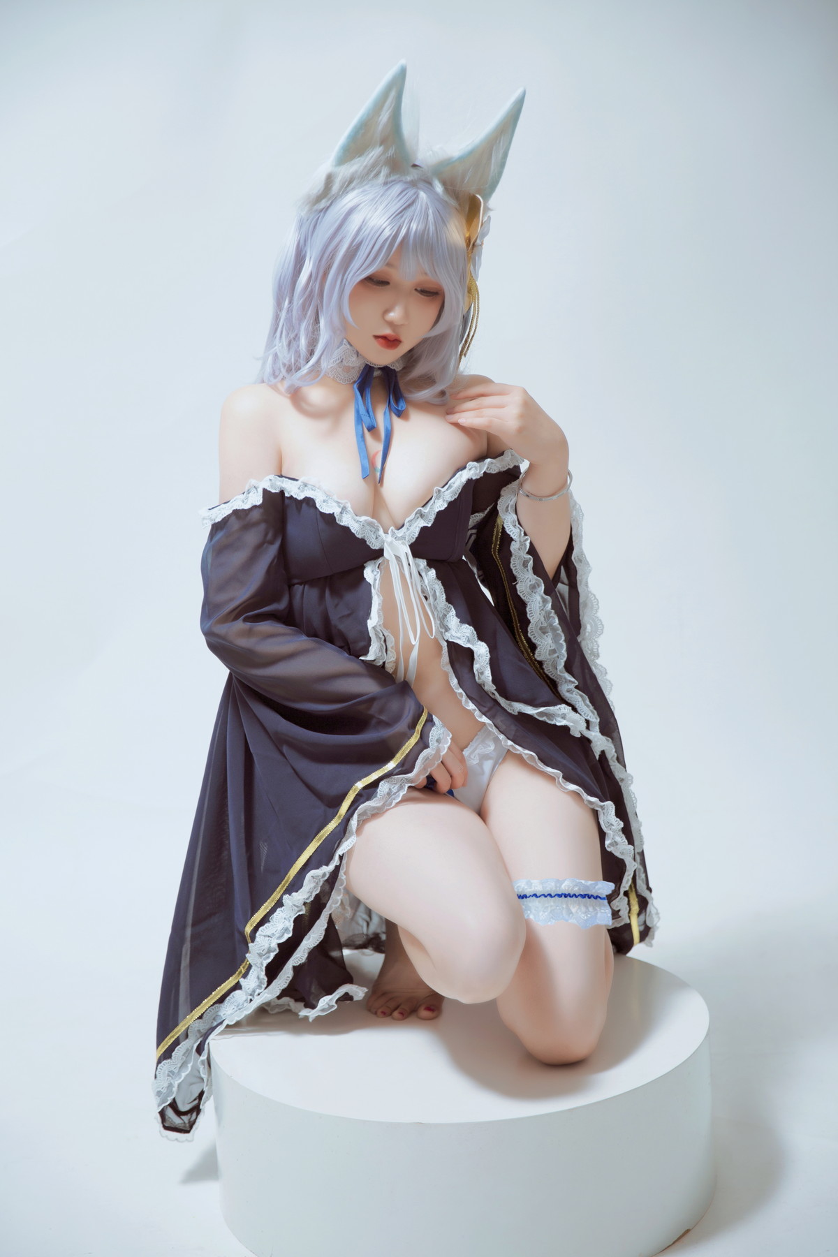 xgyw.top_Coser美女Ruby蘸酱美美碧蓝航线信浓睡衣主题性感低胸睡衣秀豪乳诱惑写真28P