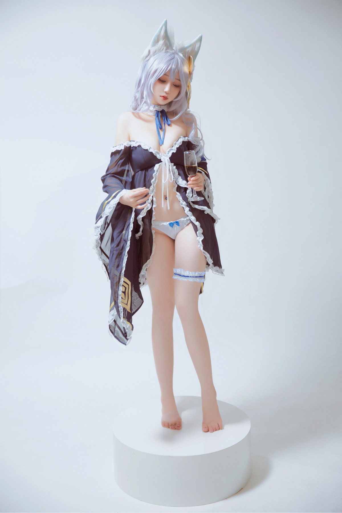 xgyw.top_Coser美女Ruby蘸酱美美碧蓝航线信浓睡衣主题性感低胸睡衣秀豪乳诱惑写真28P