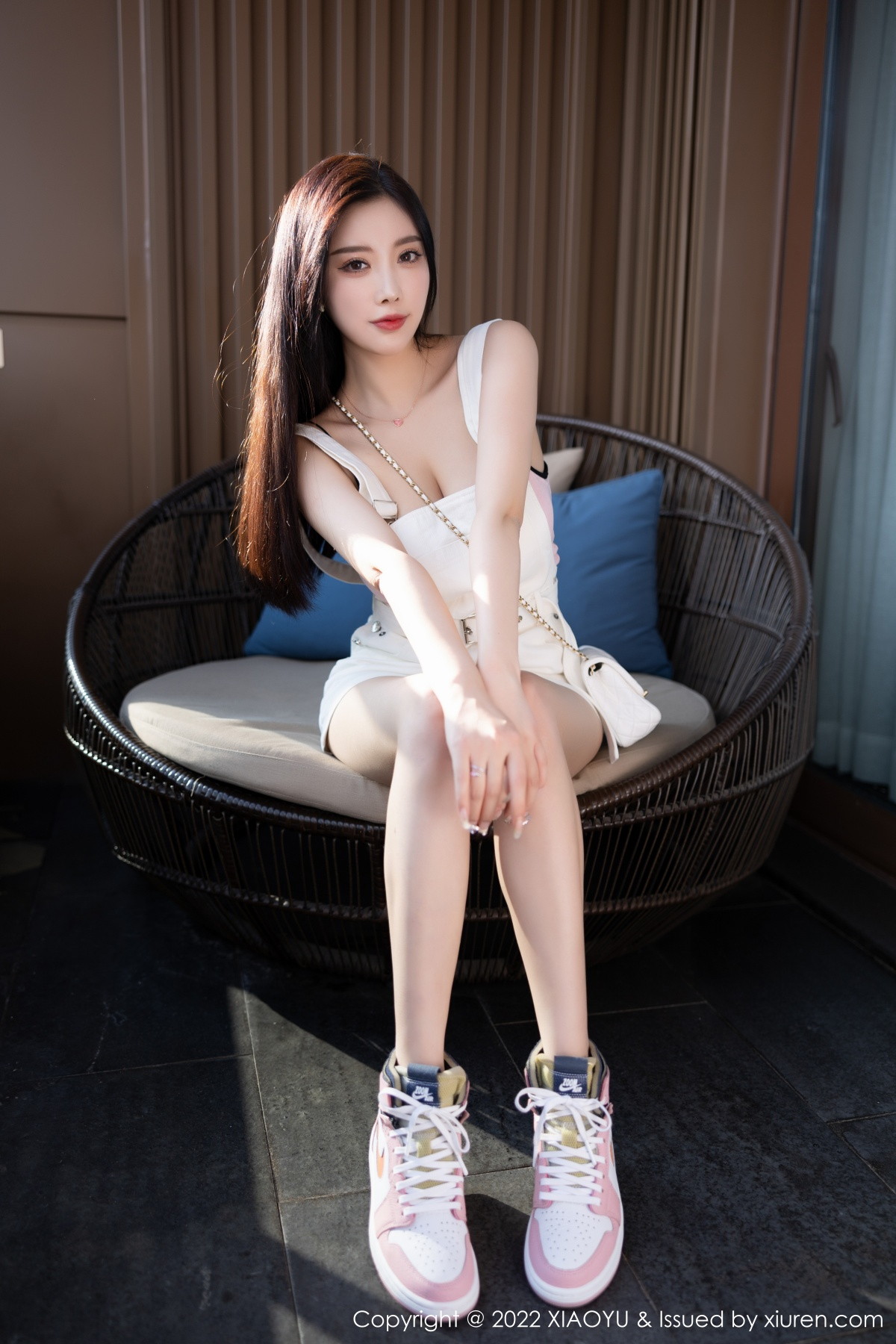 xgyw.top_[XiaoYu画语界]Vol.887_女神杨晨晨Yome杭州旅拍性感白色背带短裙露粉色内衣诱惑写真87P