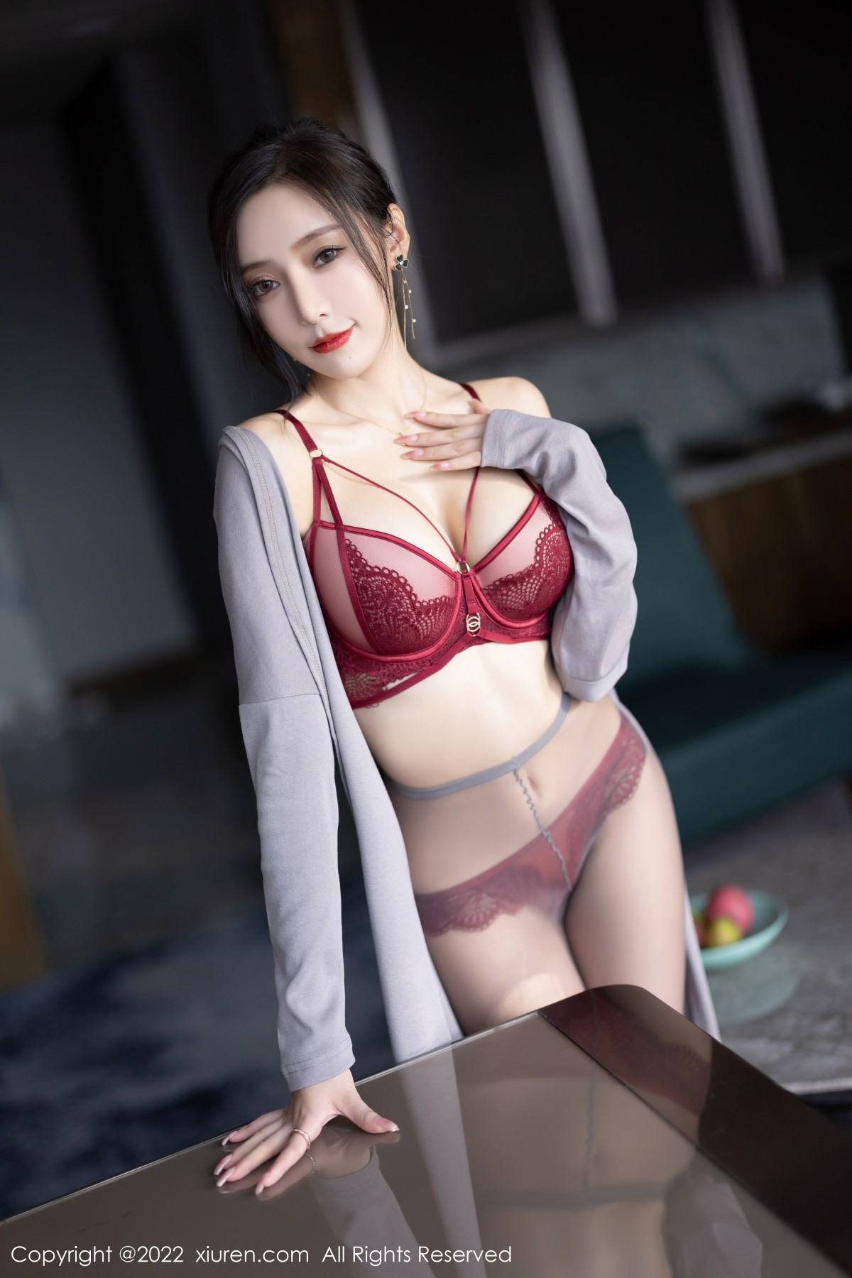 xgyw.top_XiuRen第5745期_女神王馨瑶yanni女学者的反转主题典雅灰色长裙性感迷人写真84P
