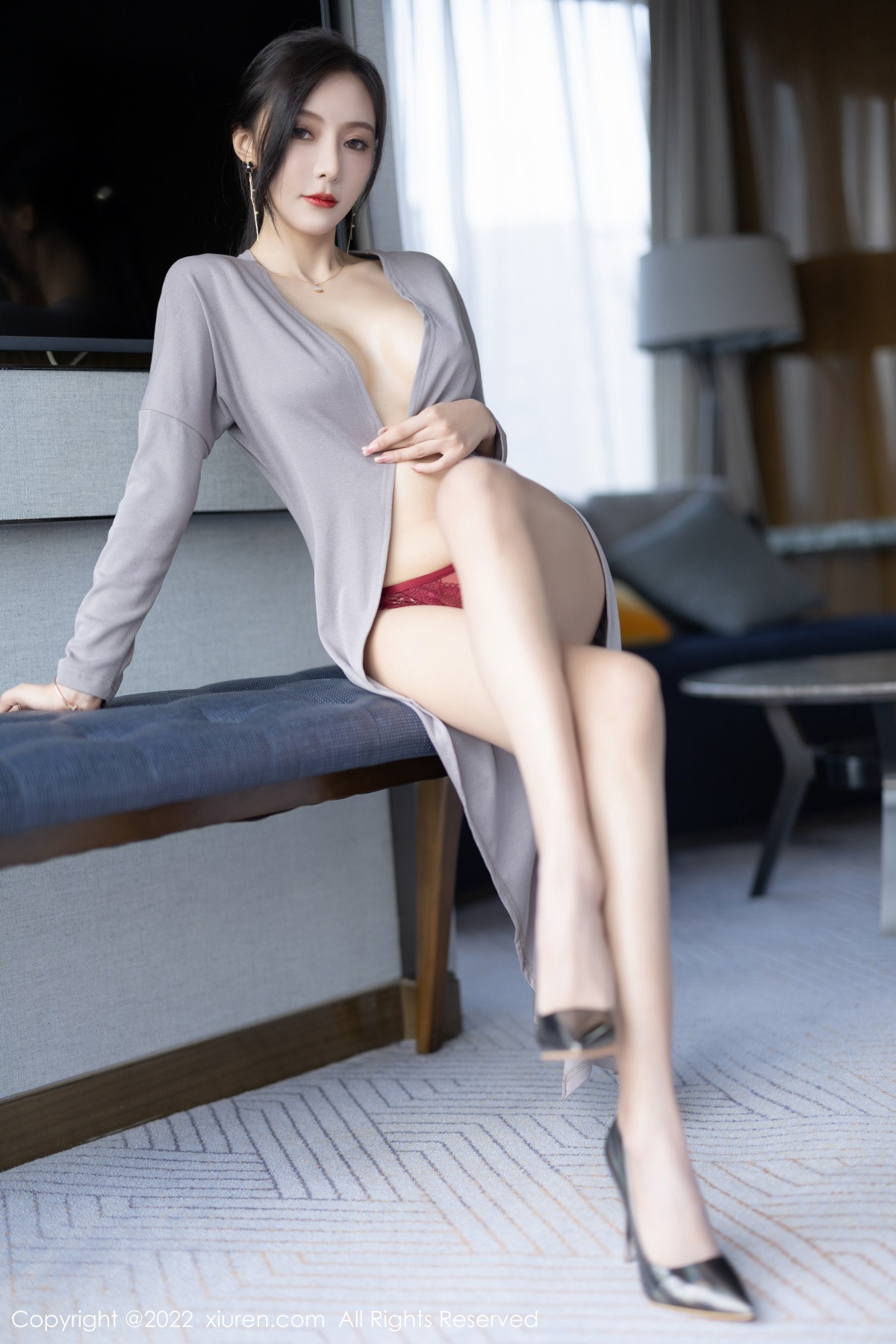 xgyw.top_XiuRen第5745期_女神王馨瑶yanni女学者的反转主题典雅灰色长裙性感迷人写真84P