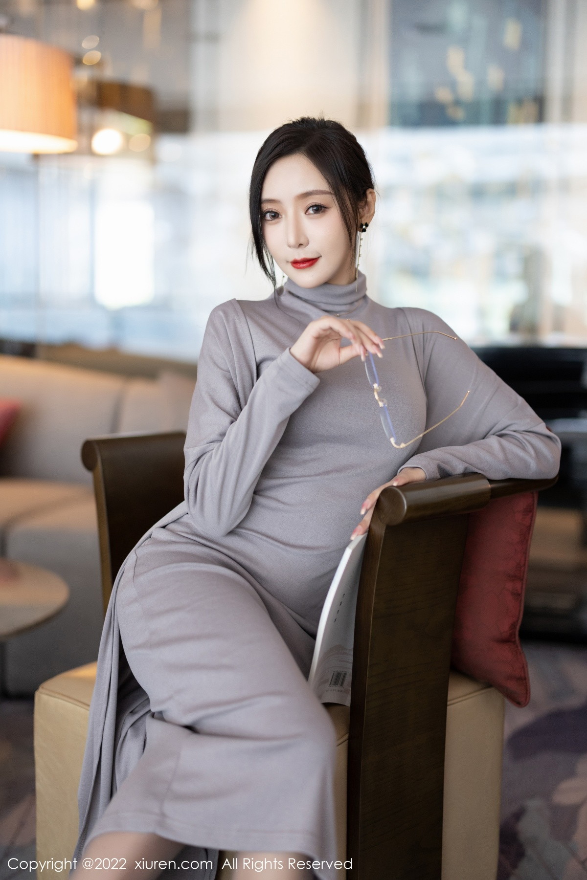 xgyw.top_XiuRen第5745期_女神王馨瑶yanni女学者的反转主题典雅灰色长裙性感迷人写真84P