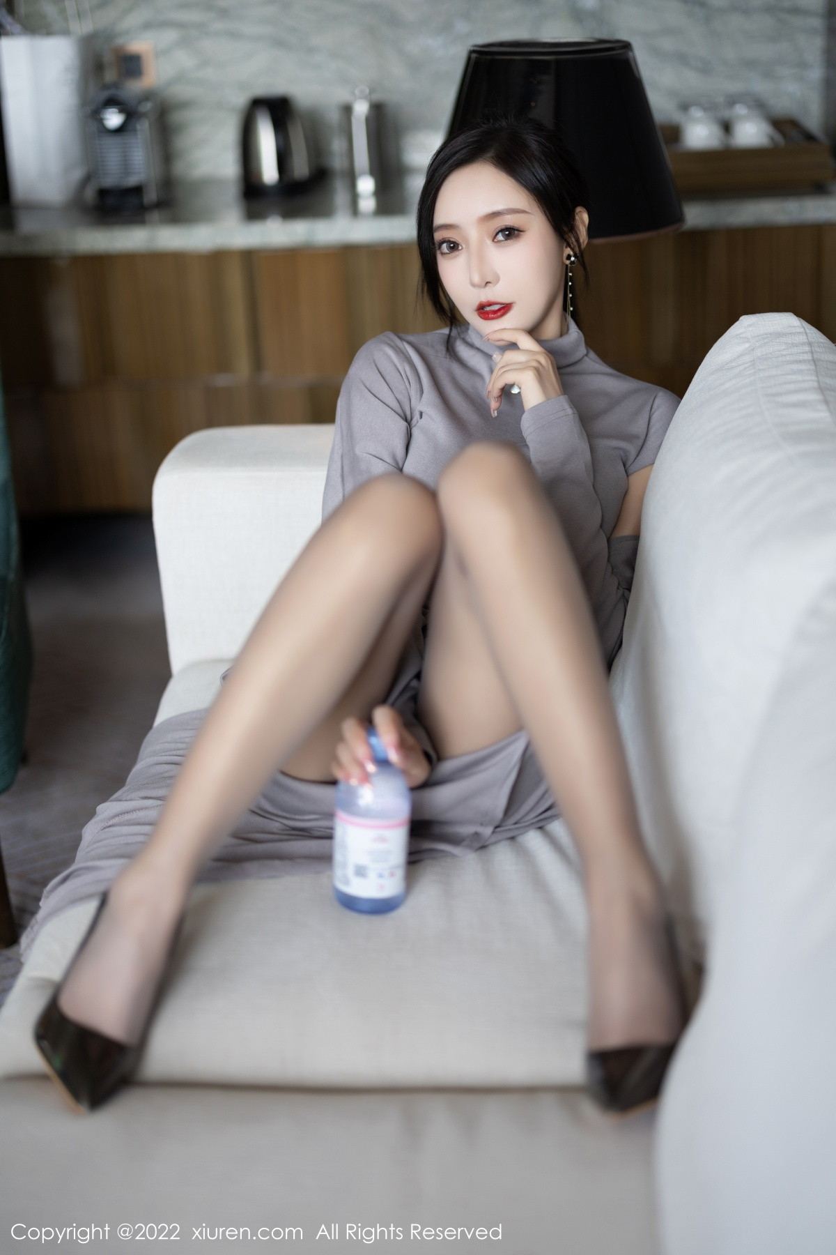 xgyw.top_XiuRen第5745期_女神王馨瑶yanni女学者的反转主题典雅灰色长裙性感迷人写真84P