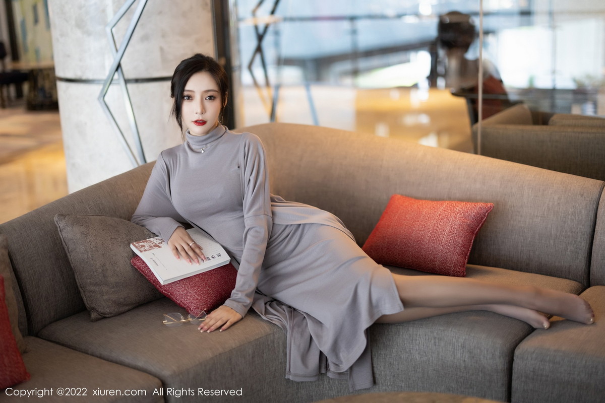 xgyw.top_XiuRen第5745期_女神王馨瑶yanni女学者的反转主题典雅灰色长裙性感迷人写真84P
