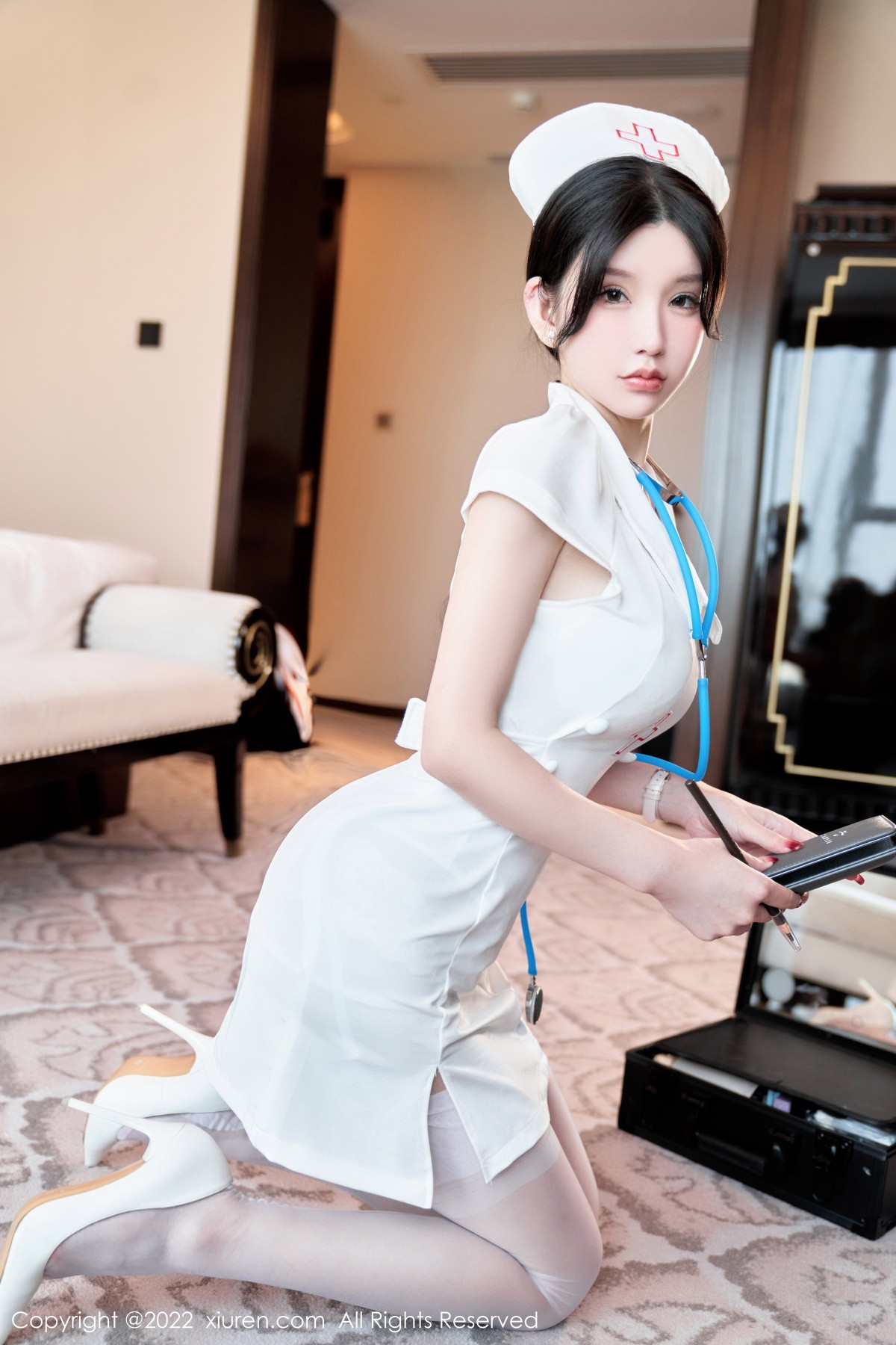 xgyw.top_XiuRen第5746期_女神周于希Sally脱白色护士制服露性感内衣配白丝吊袜诱惑写真80P