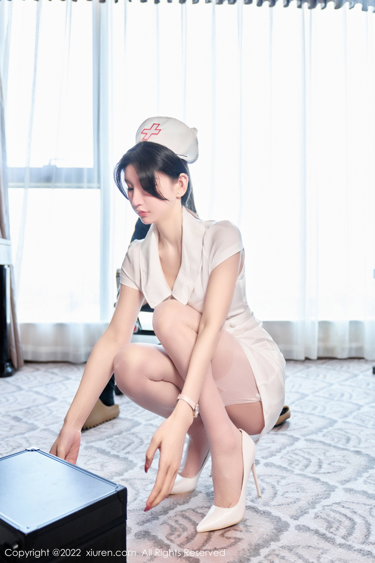 xgyw.top_XiuRen第5746期_女神周于希Sally脱白色护士制服露性感内衣配白丝吊袜诱惑写真80P
