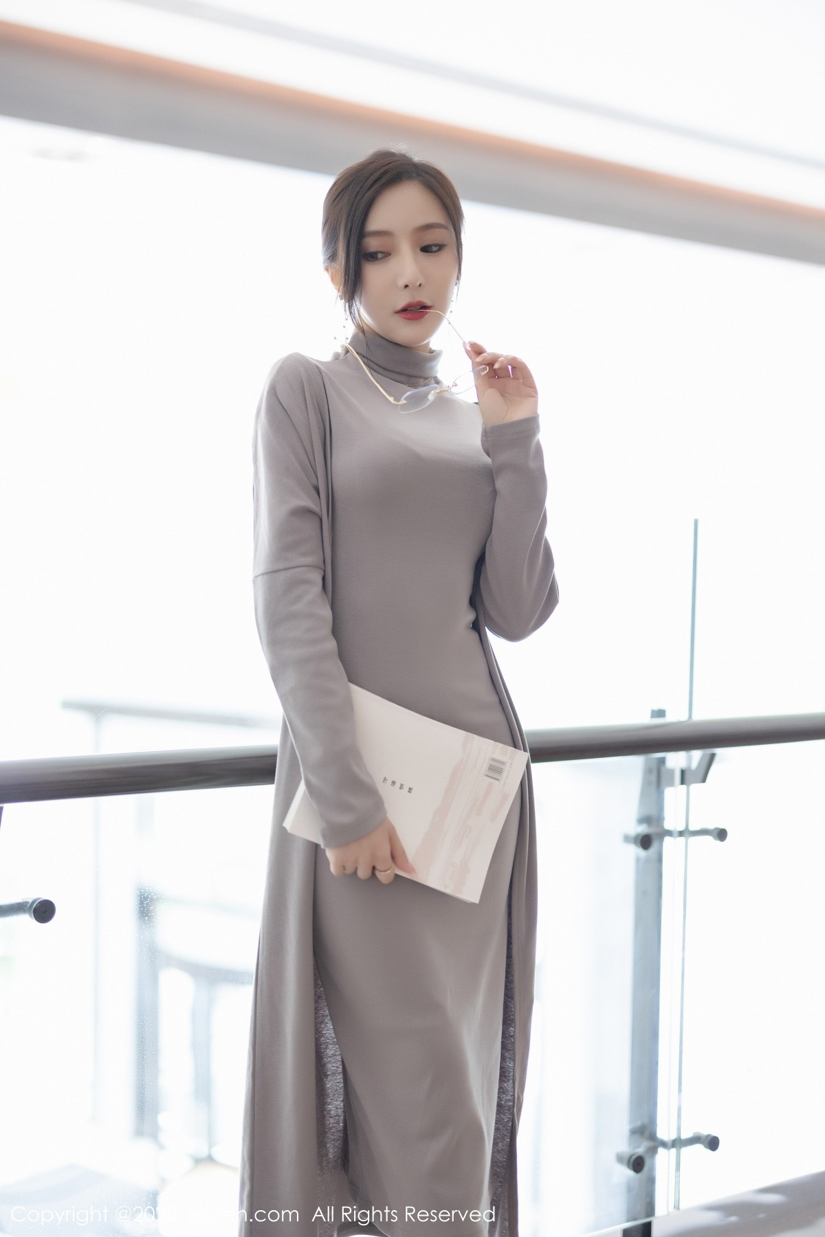 xgyw.top_XiuRen第5745期_女神王馨瑶yanni女学者的反转主题典雅灰色长裙性感迷人写真84P