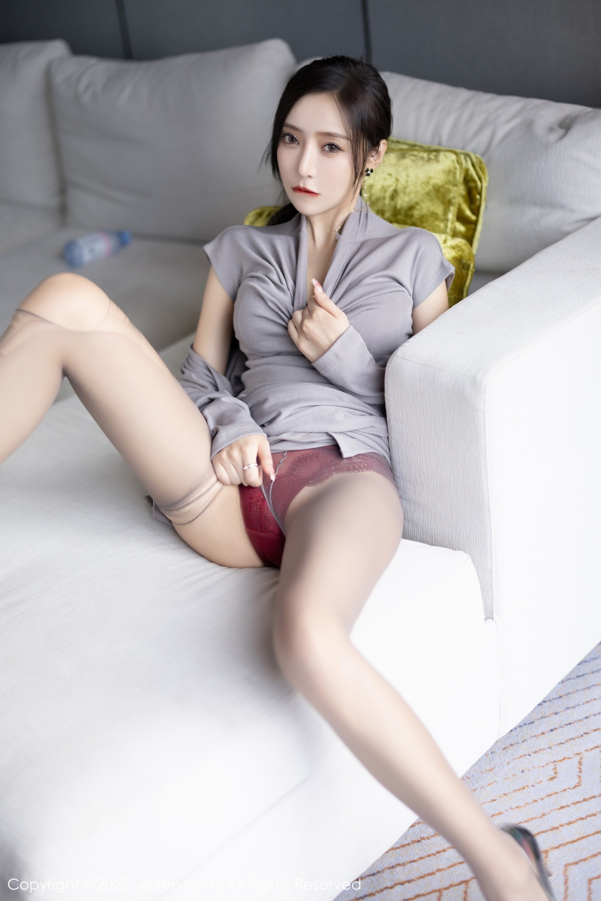 xgyw.top_XiuRen第5745期_女神王馨瑶yanni女学者的反转主题典雅灰色长裙性感迷人写真84P