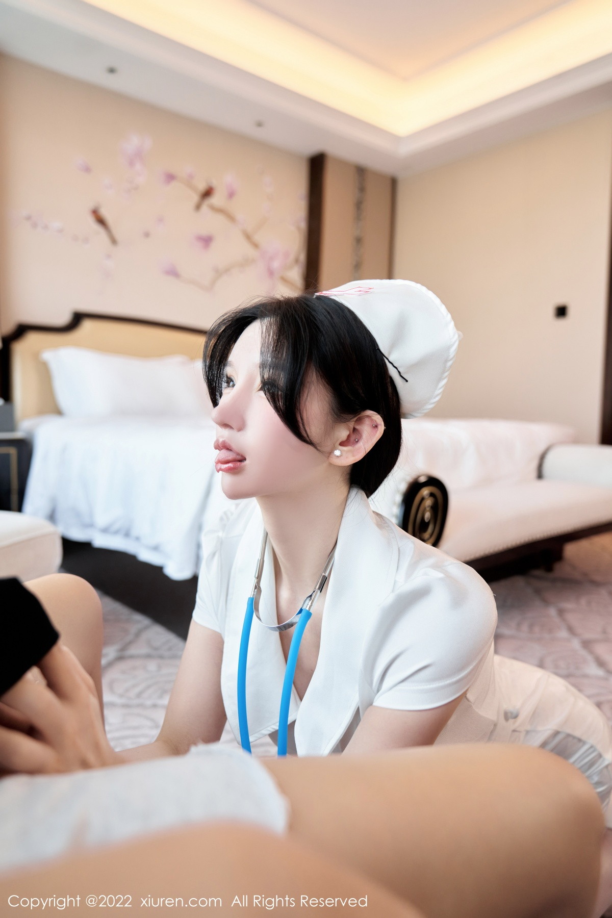 xgyw.top_XiuRen第5746期_女神周于希Sally脱白色护士制服露性感内衣配白丝吊袜诱惑写真80P