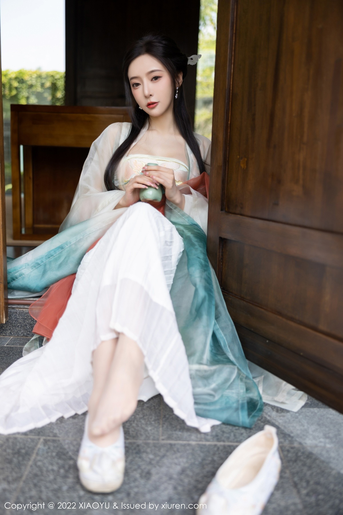 xgyw.top_[XiaoYu画语界]Vol.889_女神王馨瑶yanni杭州旅拍户外场景性感浅色古装服迷人诱惑写真92P