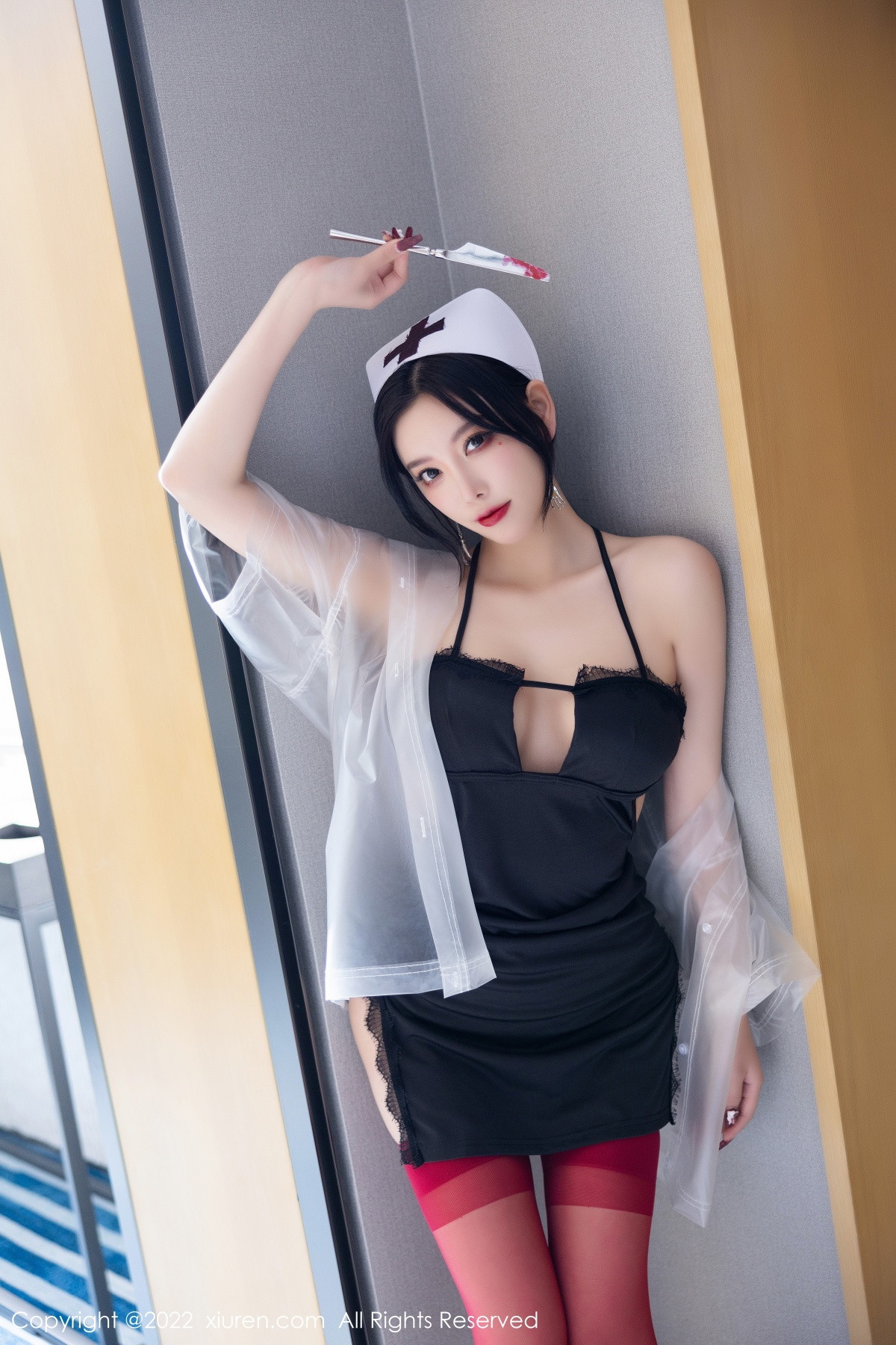 xgyw.top_XiuRen第5751期_女神杨晨晨Yome万圣节主题黑色吊带上衣配红丝袜完美诱惑写真90P