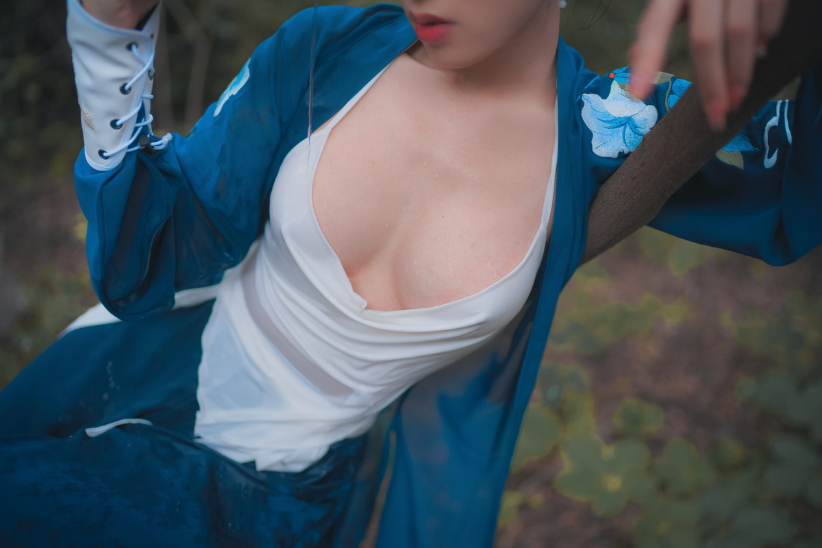 xgyw.top_网络美女钛合金TiTi侠客主题户外丛林脱古装服饰薄纱裹身秀豪乳惹火诱惑写真50P