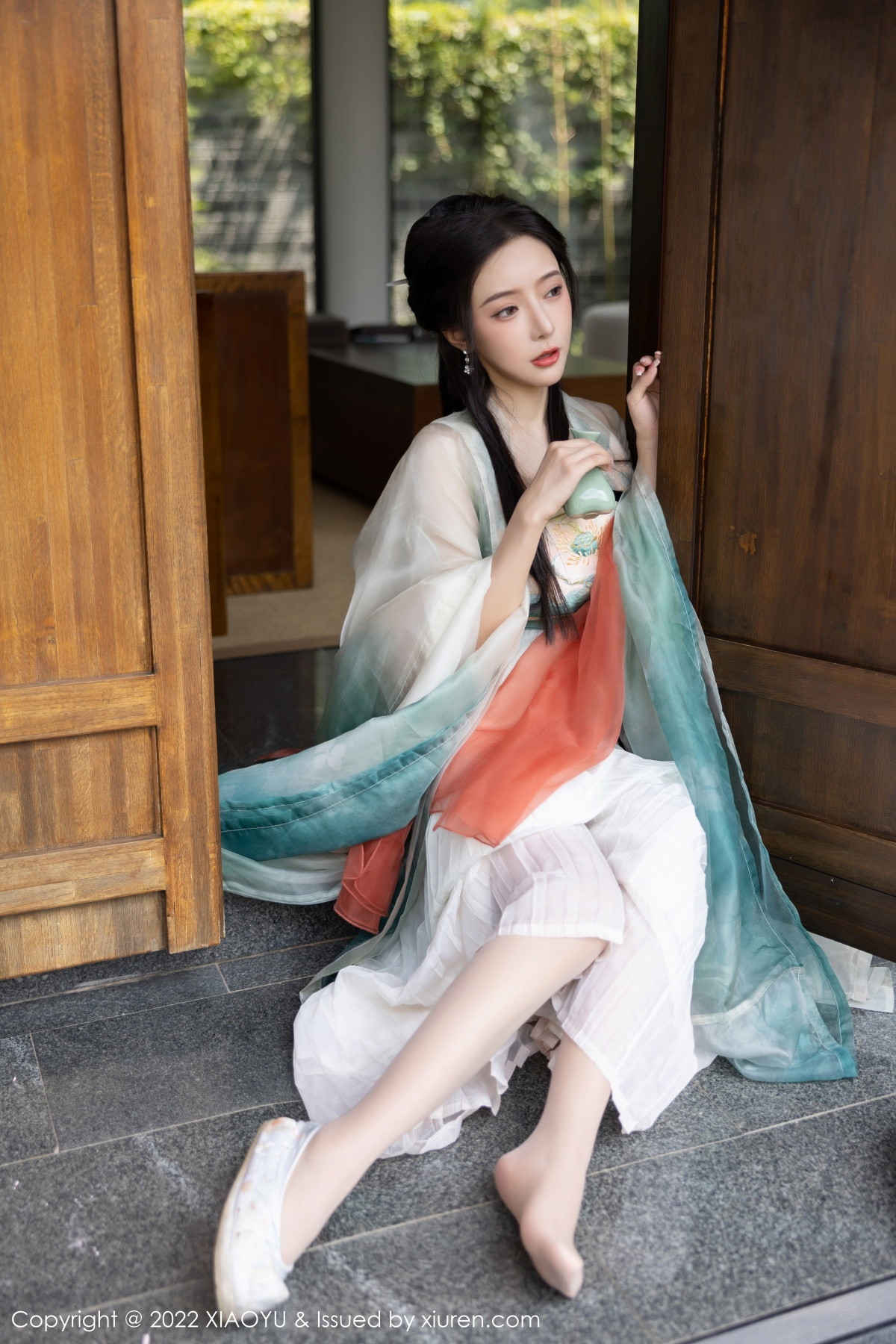 xgyw.top_[XiaoYu画语界]Vol.889_女神王馨瑶yanni杭州旅拍户外场景性感浅色古装服迷人诱惑写真92P