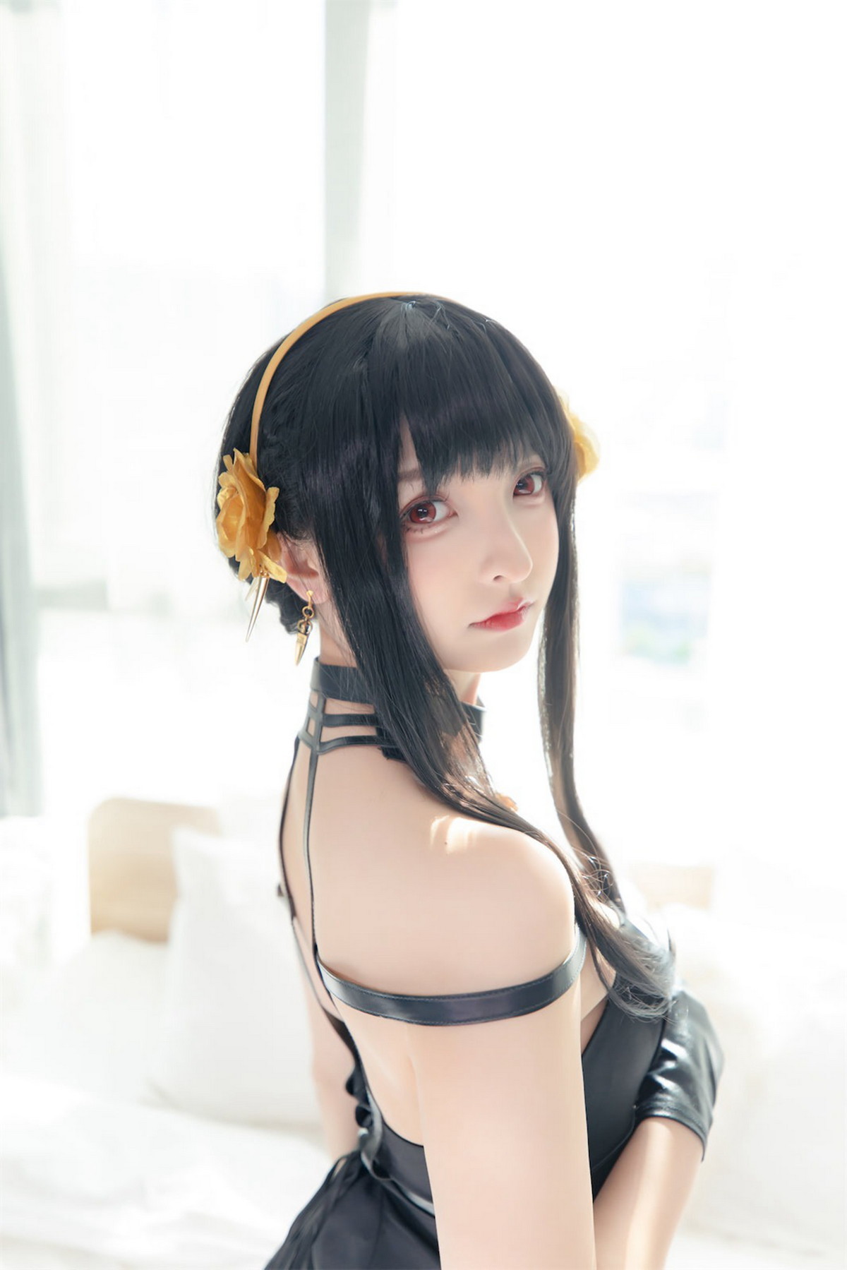 xgyw.top_萝莉美女神楽板真冬约尔太太主题性感黑色吊裙配皮质腿袜秀翘臀美腿诱惑写真75P