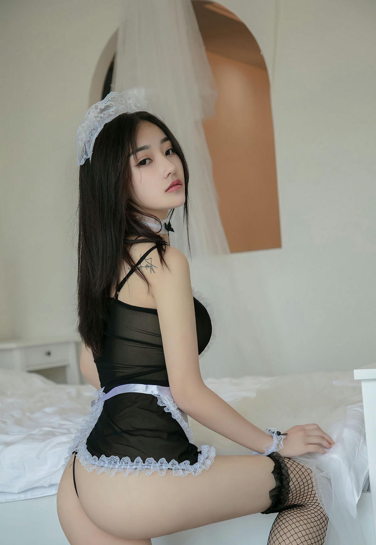 xgyw.top_[Ugirls爱尤物]No.2442_模特西门小玉黑白蕾丝女仆装配黑丝网袜秀完美身材诱惑写真35P