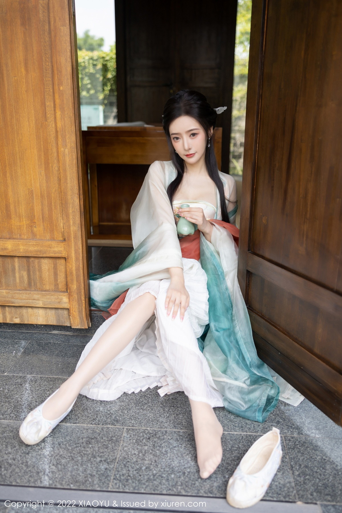 xgyw.top_[XiaoYu画语界]Vol.889_女神王馨瑶yanni杭州旅拍户外场景性感浅色古装服迷人诱惑写真92P
