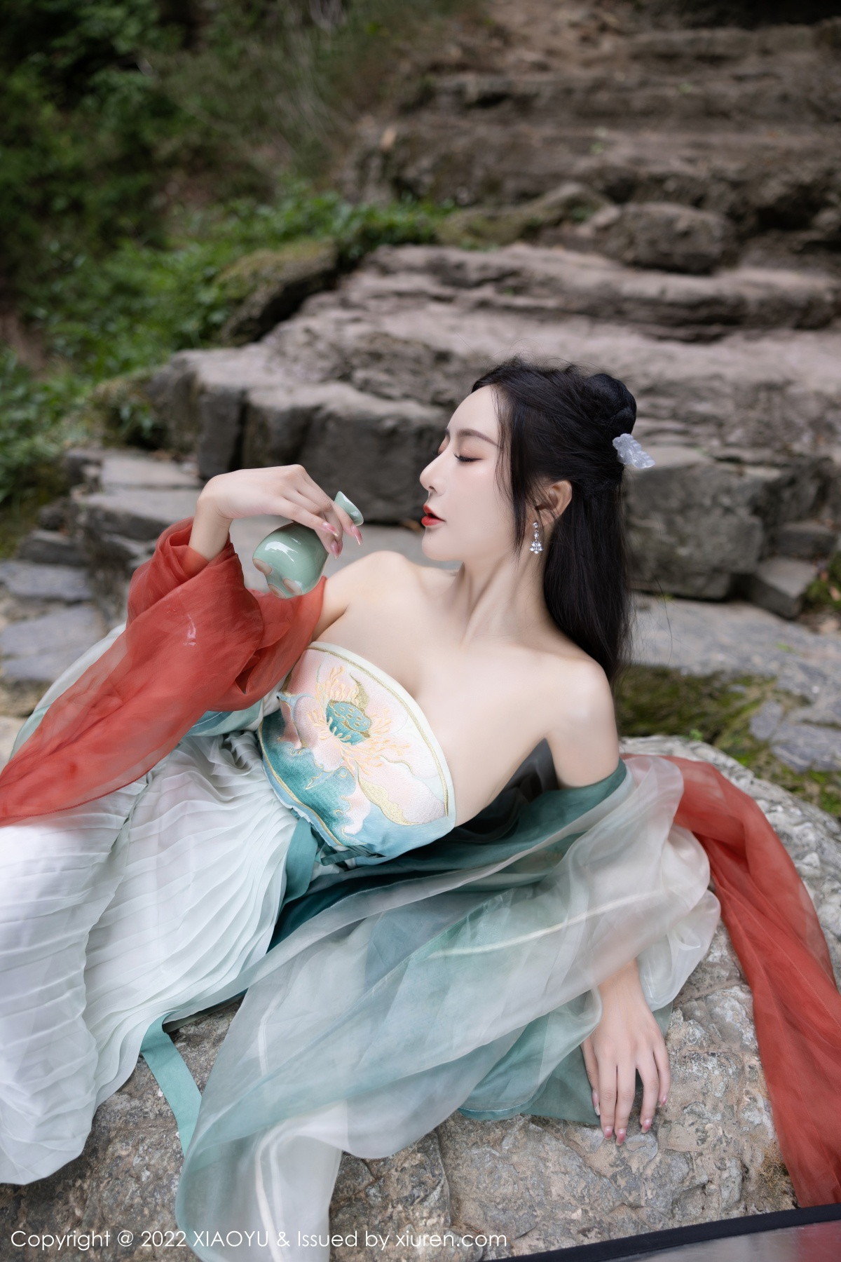 xgyw.top_[XiaoYu画语界]Vol.889_女神王馨瑶yanni杭州旅拍户外场景性感浅色古装服迷人诱惑写真92P