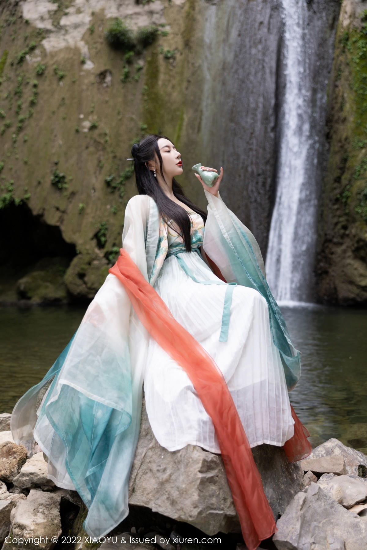 xgyw.top_[XiaoYu画语界]Vol.889_女神王馨瑶yanni杭州旅拍户外场景性感浅色古装服迷人诱惑写真92P