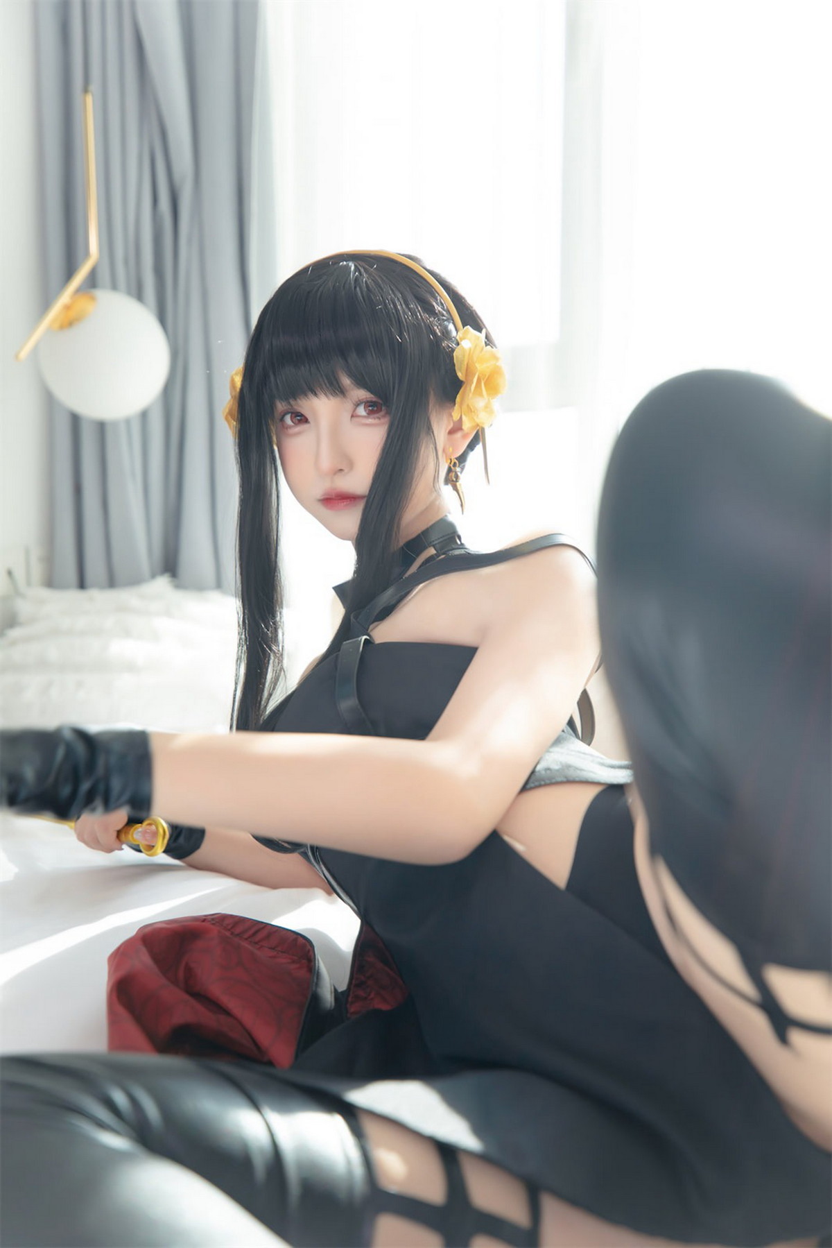 xgyw.top_萝莉美女神楽板真冬约尔太太主题性感黑色吊裙配皮质腿袜秀翘臀美腿诱惑写真75P