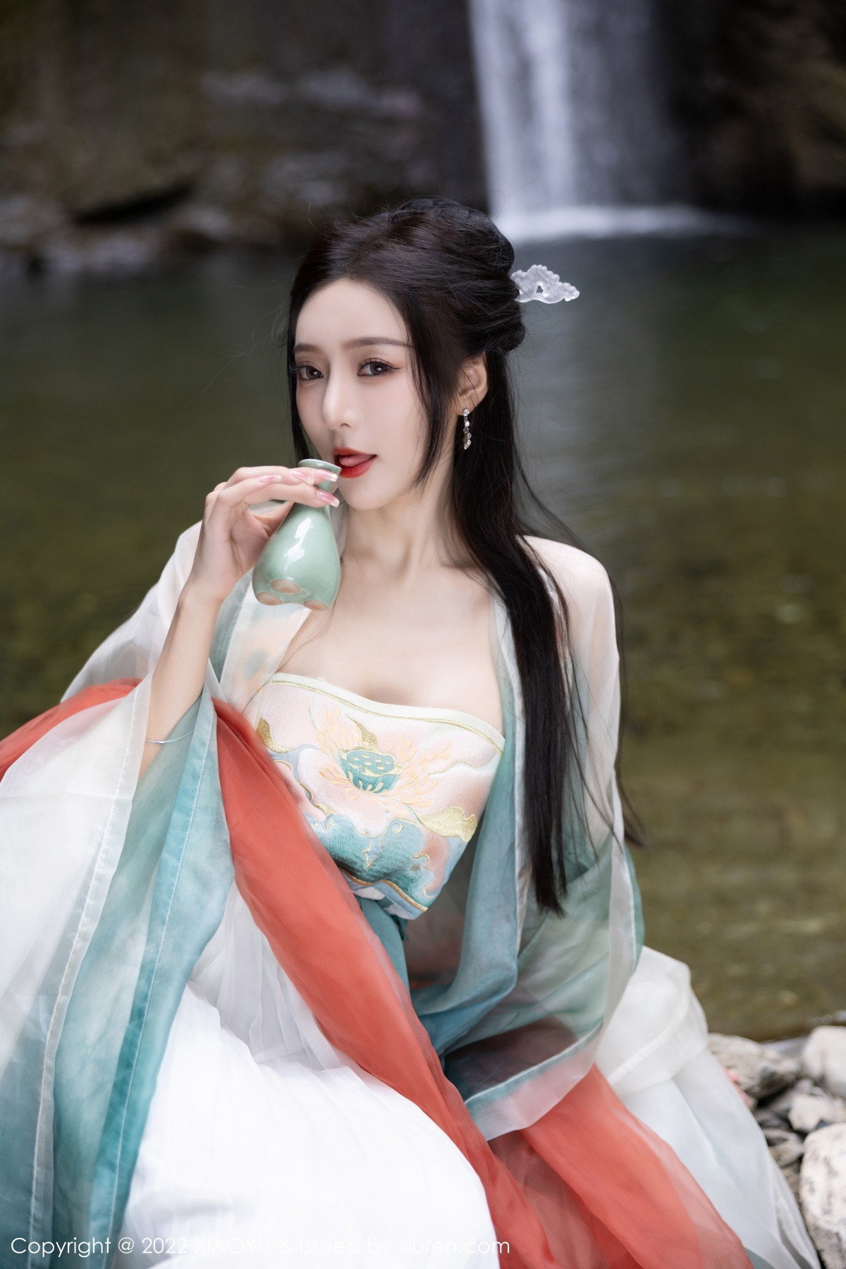 xgyw.top_[XiaoYu画语界]Vol.889_女神王馨瑶yanni杭州旅拍户外场景性感浅色古装服迷人诱惑写真92P