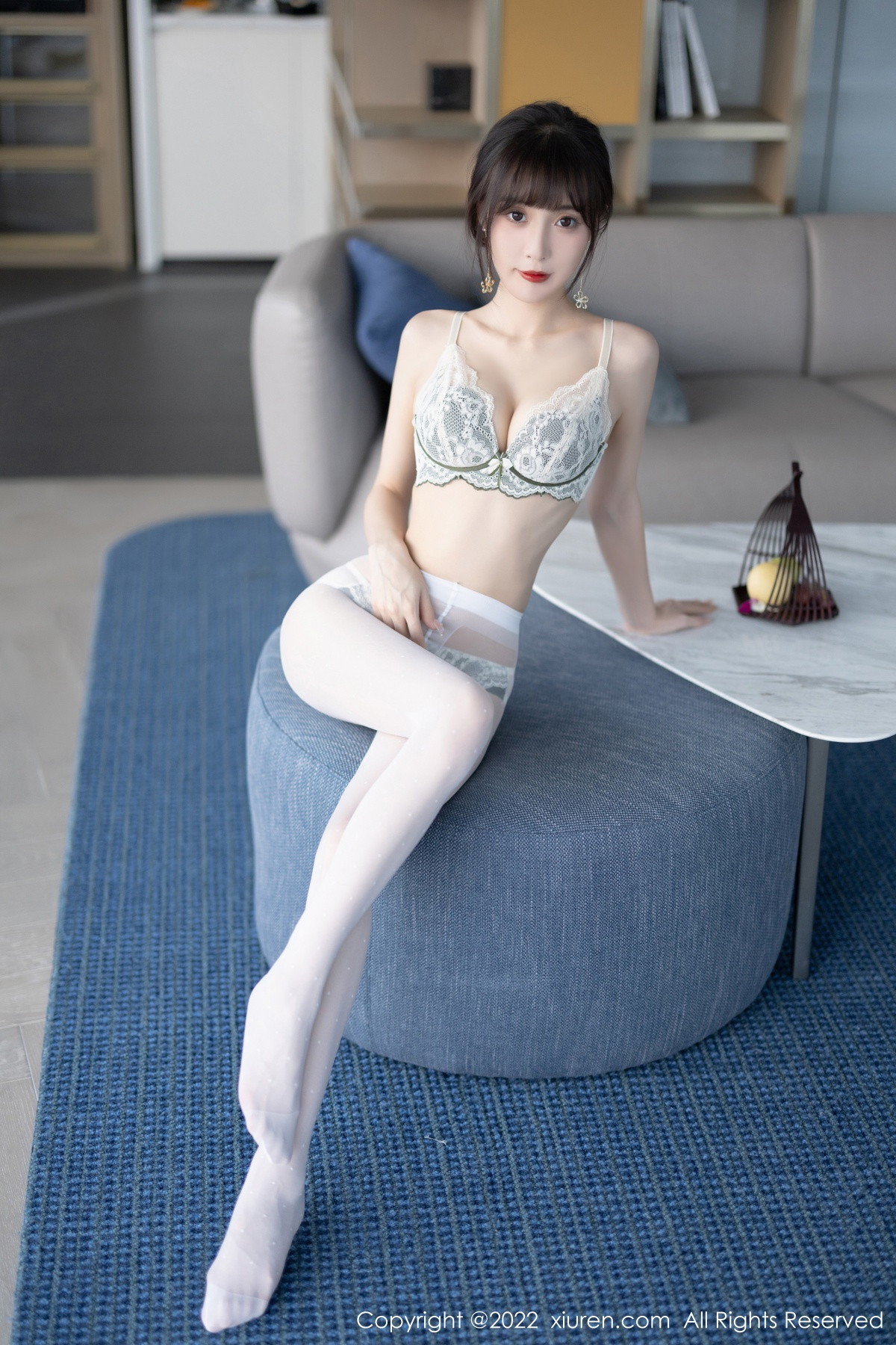 xgyw.top_XiuRen第5757期_模特林星阑白色图案旗袍露浅色蕾丝内衣配白丝袜甜美迷人写真90P