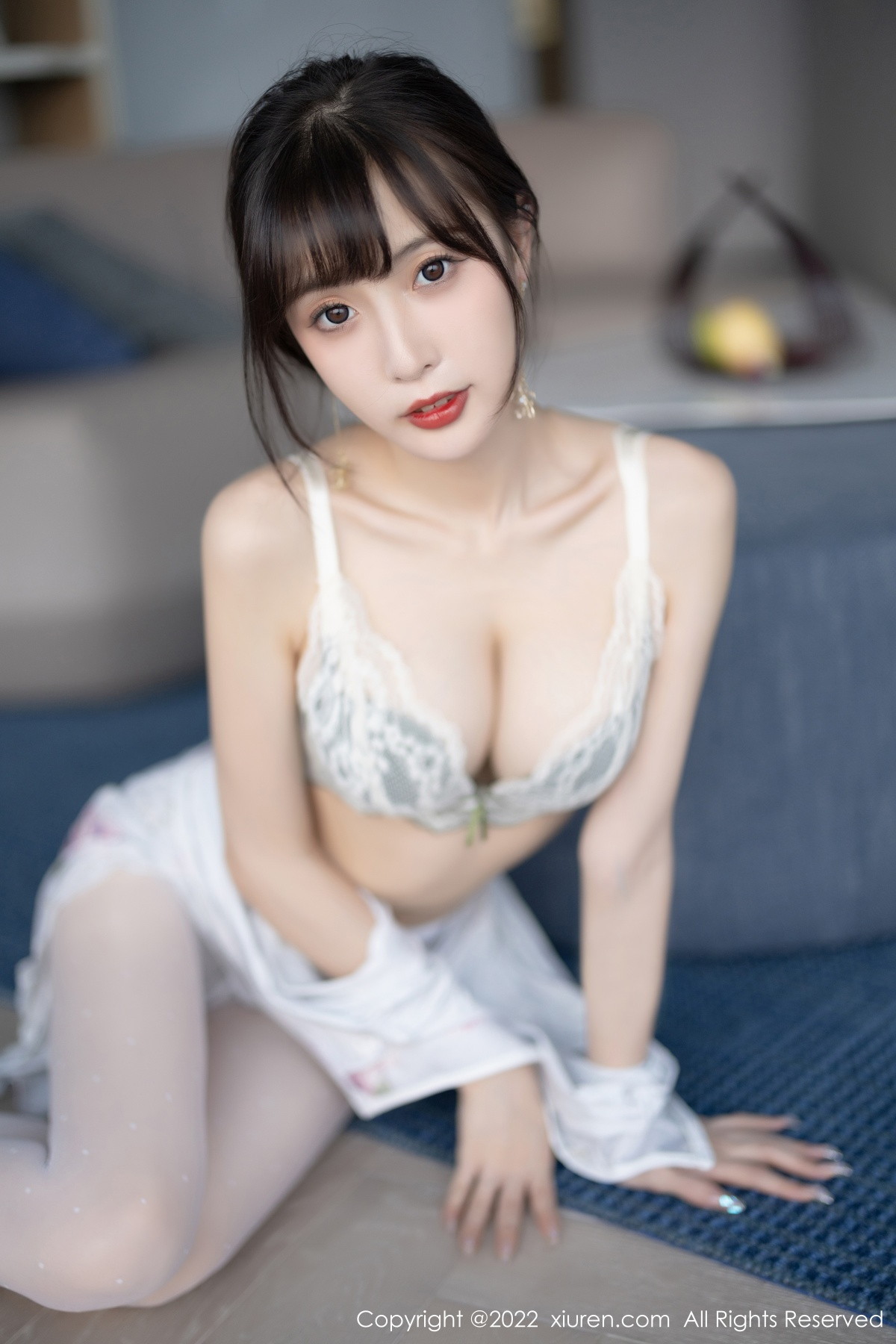 xgyw.top_XiuRen第5757期_模特林星阑白色图案旗袍露浅色蕾丝内衣配白丝袜甜美迷人写真90P
