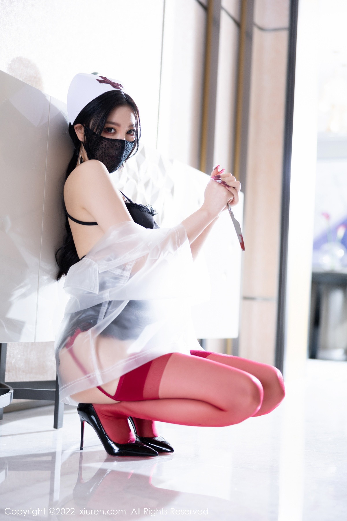 xgyw.top_XiuRen第5751期_女神杨晨晨Yome万圣节主题黑色吊带上衣配红丝袜完美诱惑写真90P