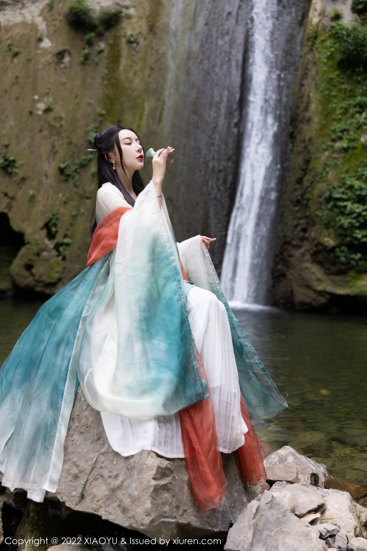 xgyw.top_[XiaoYu画语界]Vol.889_女神王馨瑶yanni杭州旅拍户外场景性感浅色古装服迷人诱惑写真92P