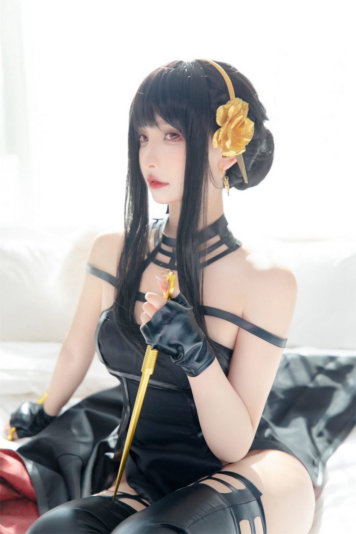 xgyw.top_萝莉美女神楽板真冬约尔太太主题性感黑色吊裙配皮质腿袜秀翘臀美腿诱惑写真75P