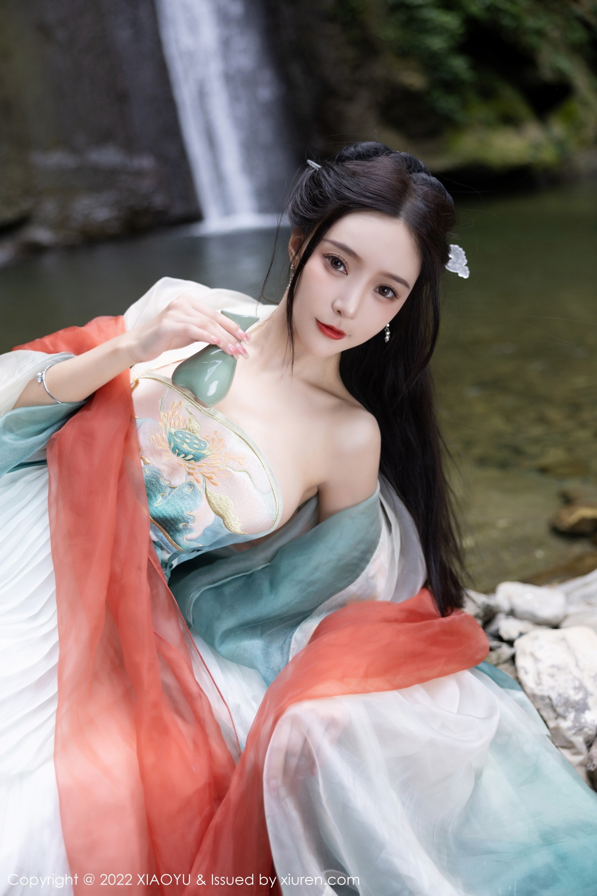 xgyw.top_[XiaoYu画语界]Vol.889_女神王馨瑶yanni杭州旅拍户外场景性感浅色古装服迷人诱惑写真92P