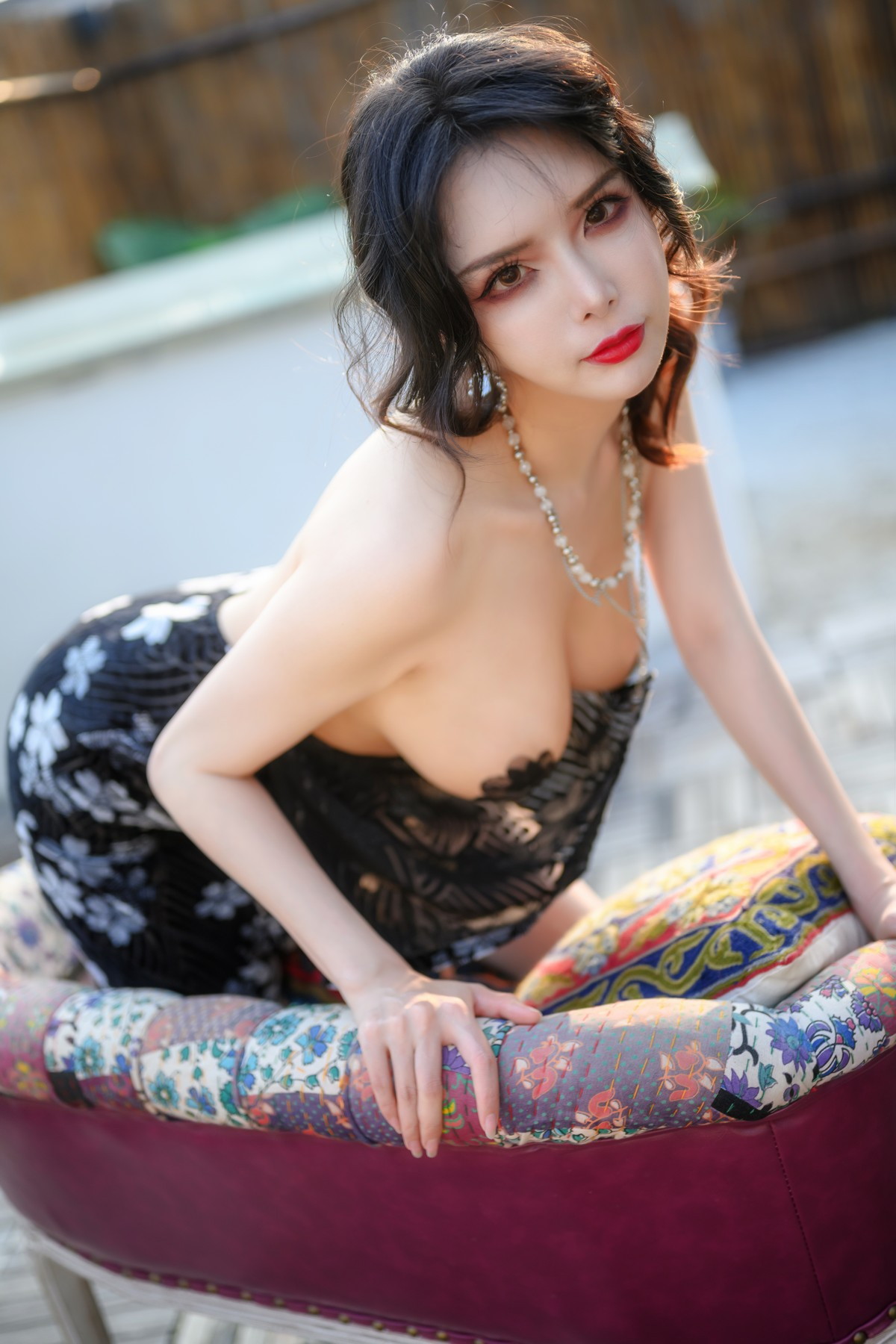 xgyw.top_嫩模秋和柯基(夏小秋秋秋)秋影主题户外脱性感黑色吊裙露豪乳遮点极致诱惑写真66P