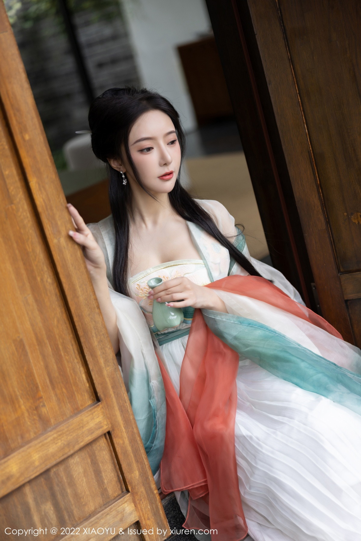 xgyw.top_[XiaoYu画语界]Vol.889_女神王馨瑶yanni杭州旅拍户外场景性感浅色古装服迷人诱惑写真92P