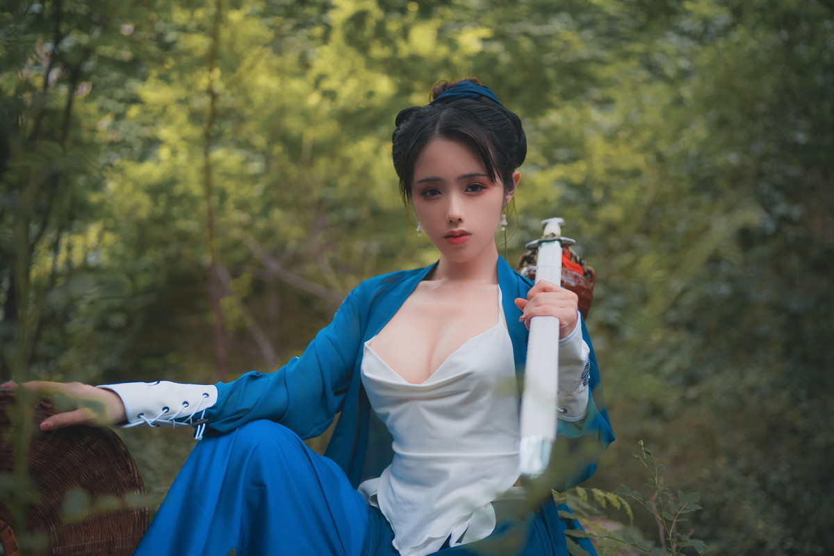 xgyw.top_网络美女钛合金TiTi侠客主题户外丛林脱古装服饰薄纱裹身秀豪乳惹火诱惑写真50P