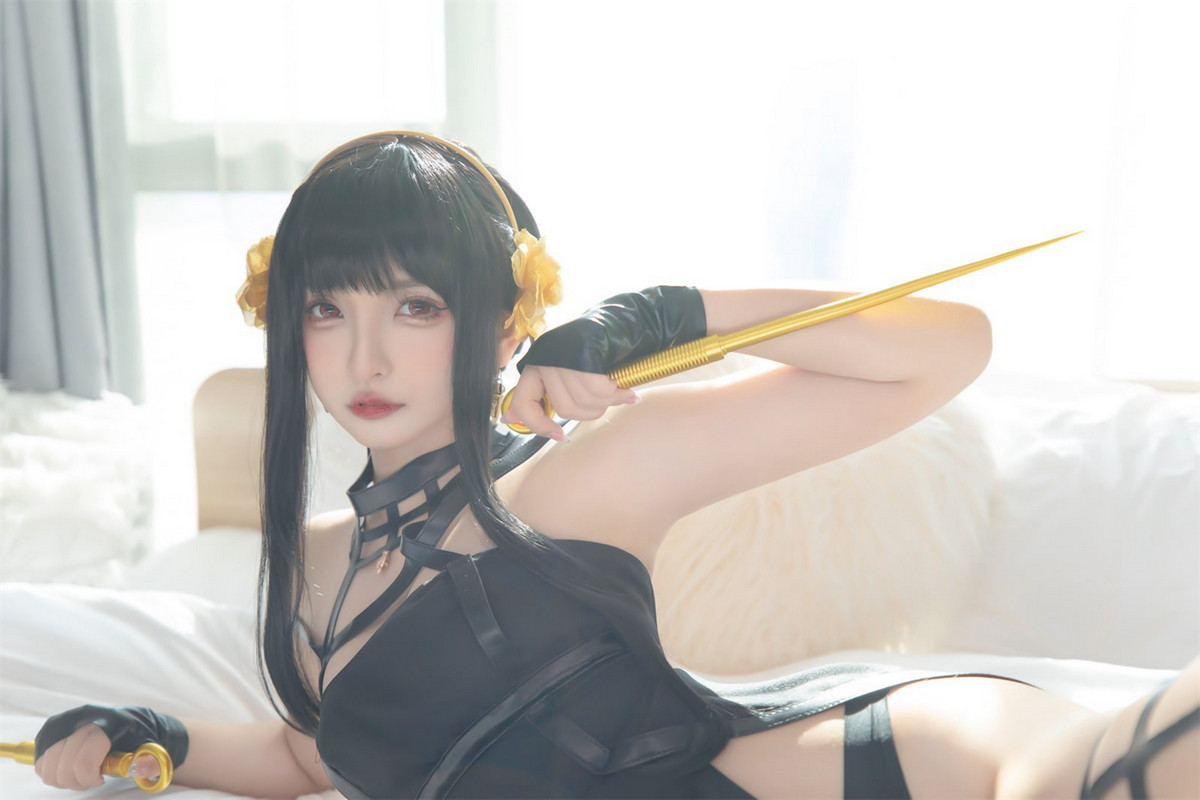 xgyw.top_萝莉美女神楽板真冬约尔太太主题性感黑色吊裙配皮质腿袜秀翘臀美腿诱惑写真75P