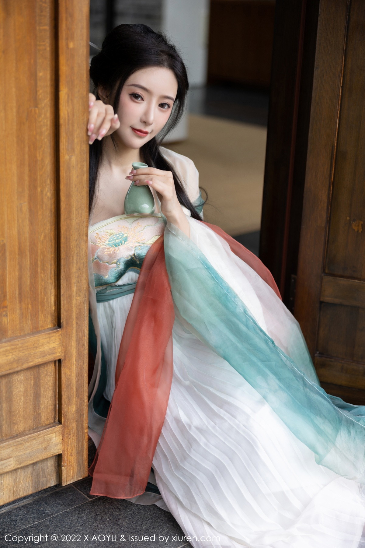 xgyw.top_[XiaoYu画语界]Vol.889_女神王馨瑶yanni杭州旅拍户外场景性感浅色古装服迷人诱惑写真92P