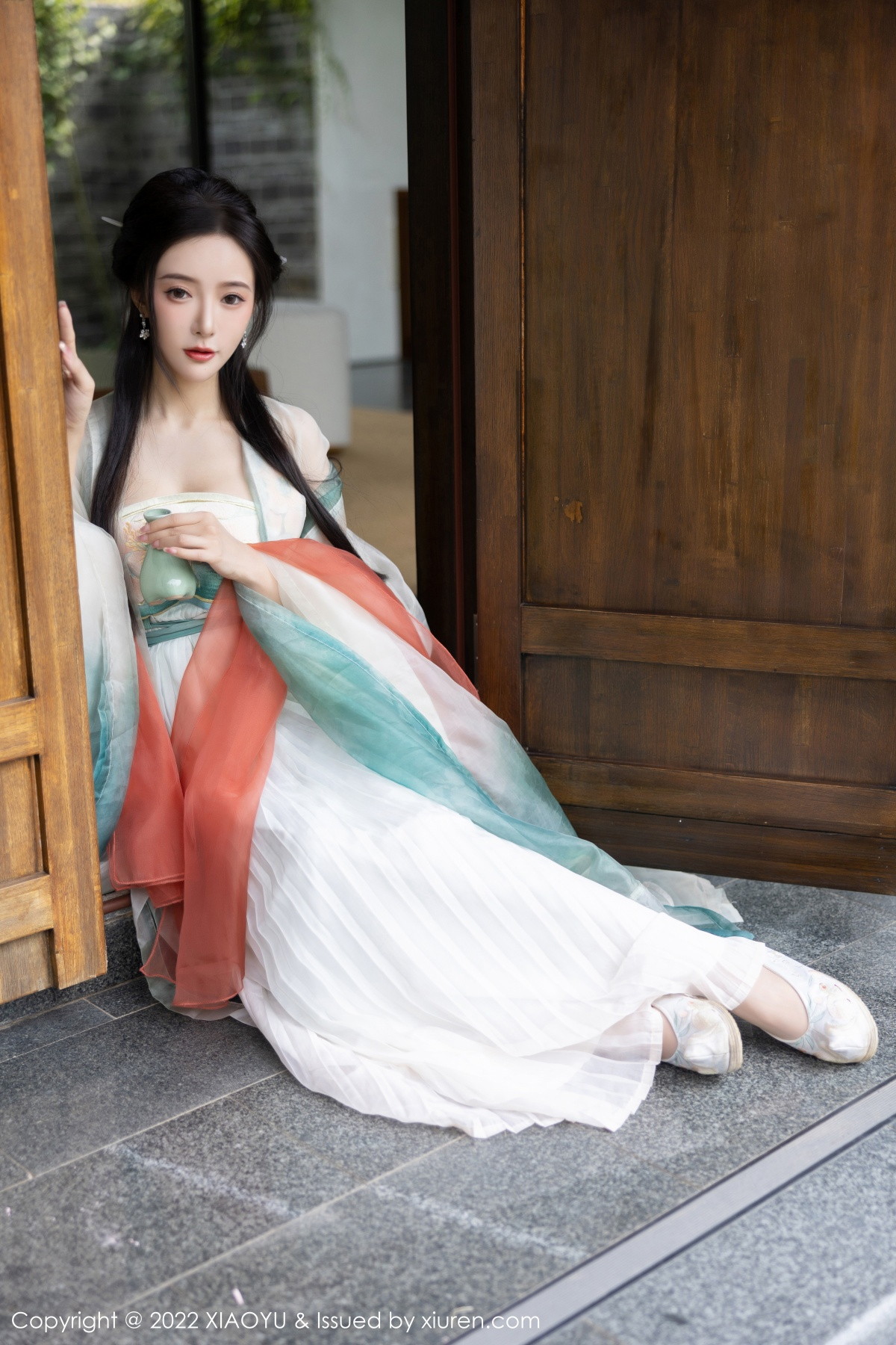 xgyw.top_[XiaoYu画语界]Vol.889_女神王馨瑶yanni杭州旅拍户外场景性感浅色古装服迷人诱惑写真92P