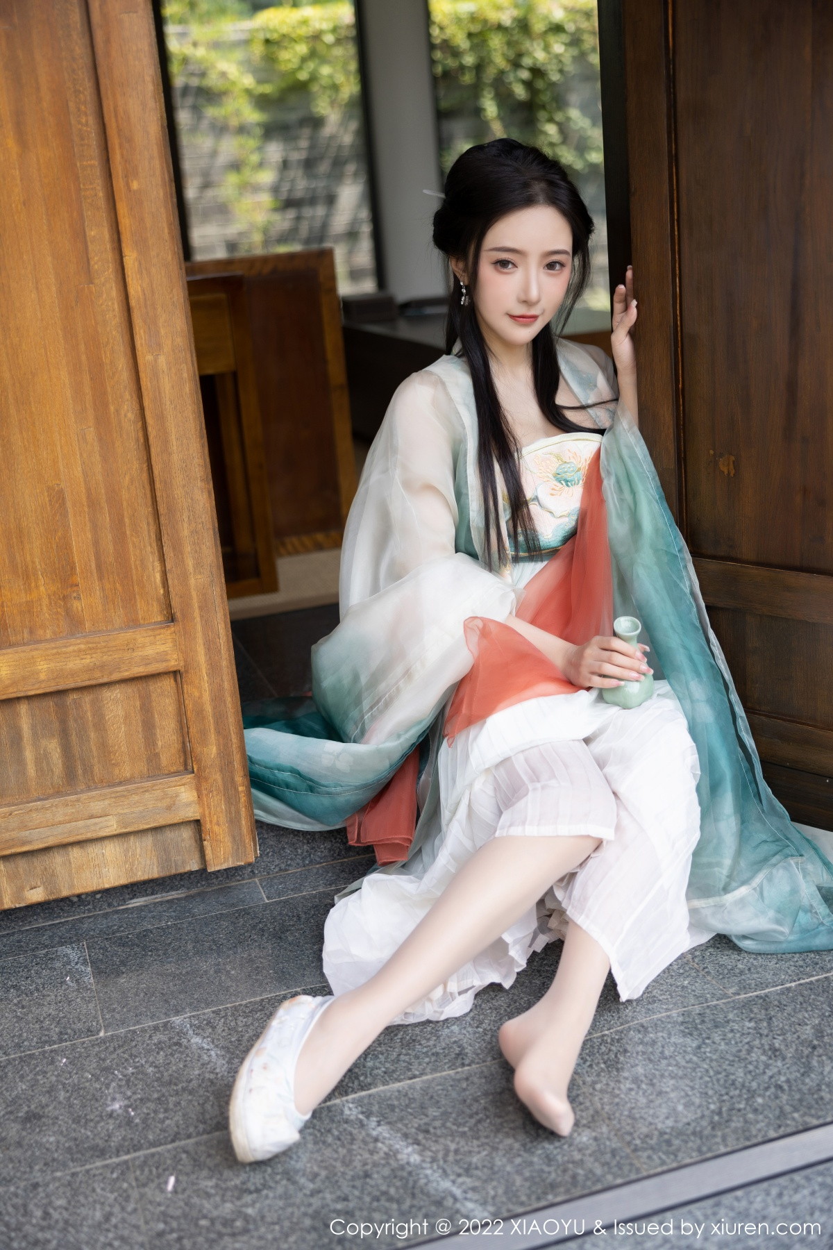 xgyw.top_[XiaoYu画语界]Vol.889_女神王馨瑶yanni杭州旅拍户外场景性感浅色古装服迷人诱惑写真92P