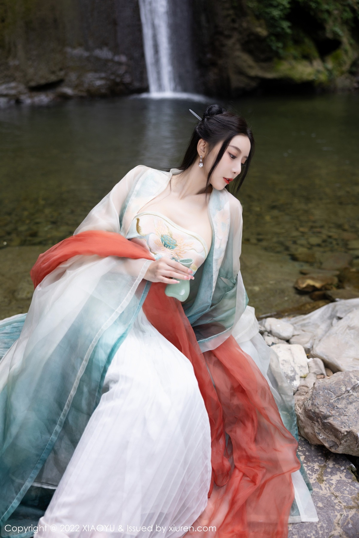 xgyw.top_[XiaoYu画语界]Vol.889_女神王馨瑶yanni杭州旅拍户外场景性感浅色古装服迷人诱惑写真92P