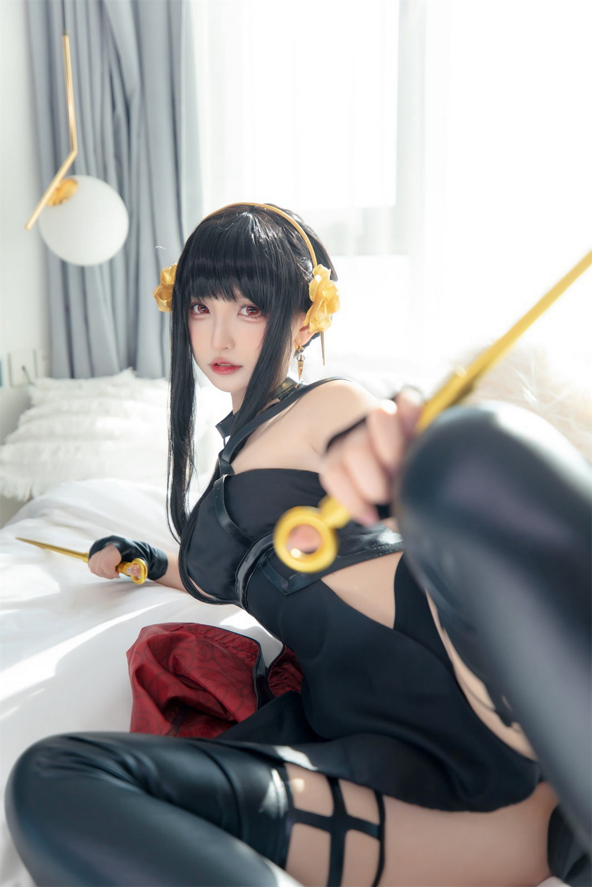 xgyw.top_萝莉美女神楽板真冬约尔太太主题性感黑色吊裙配皮质腿袜秀翘臀美腿诱惑写真75P