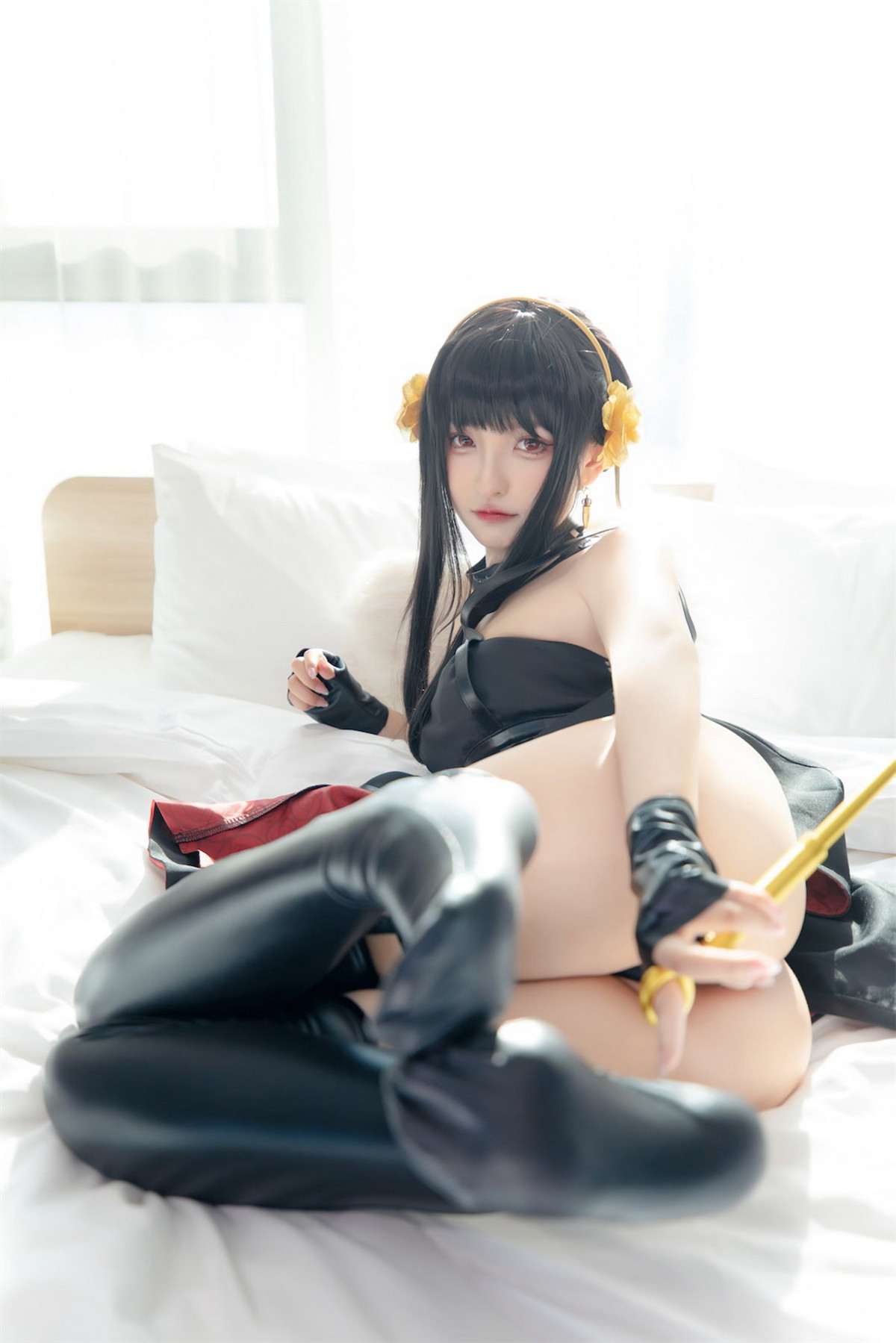 xgyw.top_萝莉美女神楽板真冬约尔太太主题性感黑色吊裙配皮质腿袜秀翘臀美腿诱惑写真75P