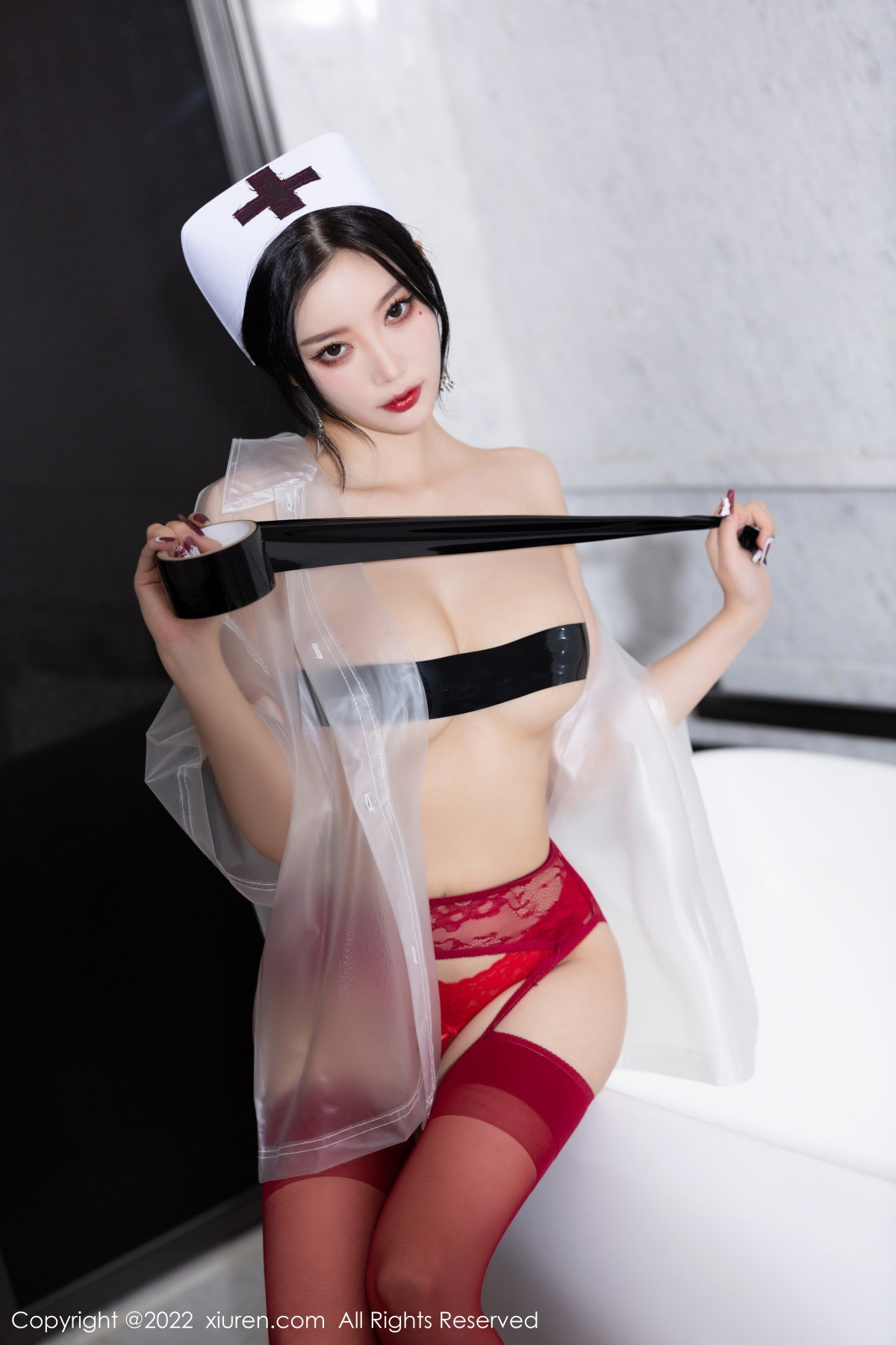 xgyw.top_XiuRen第5751期_女神杨晨晨Yome万圣节主题黑色吊带上衣配红丝袜完美诱惑写真90P