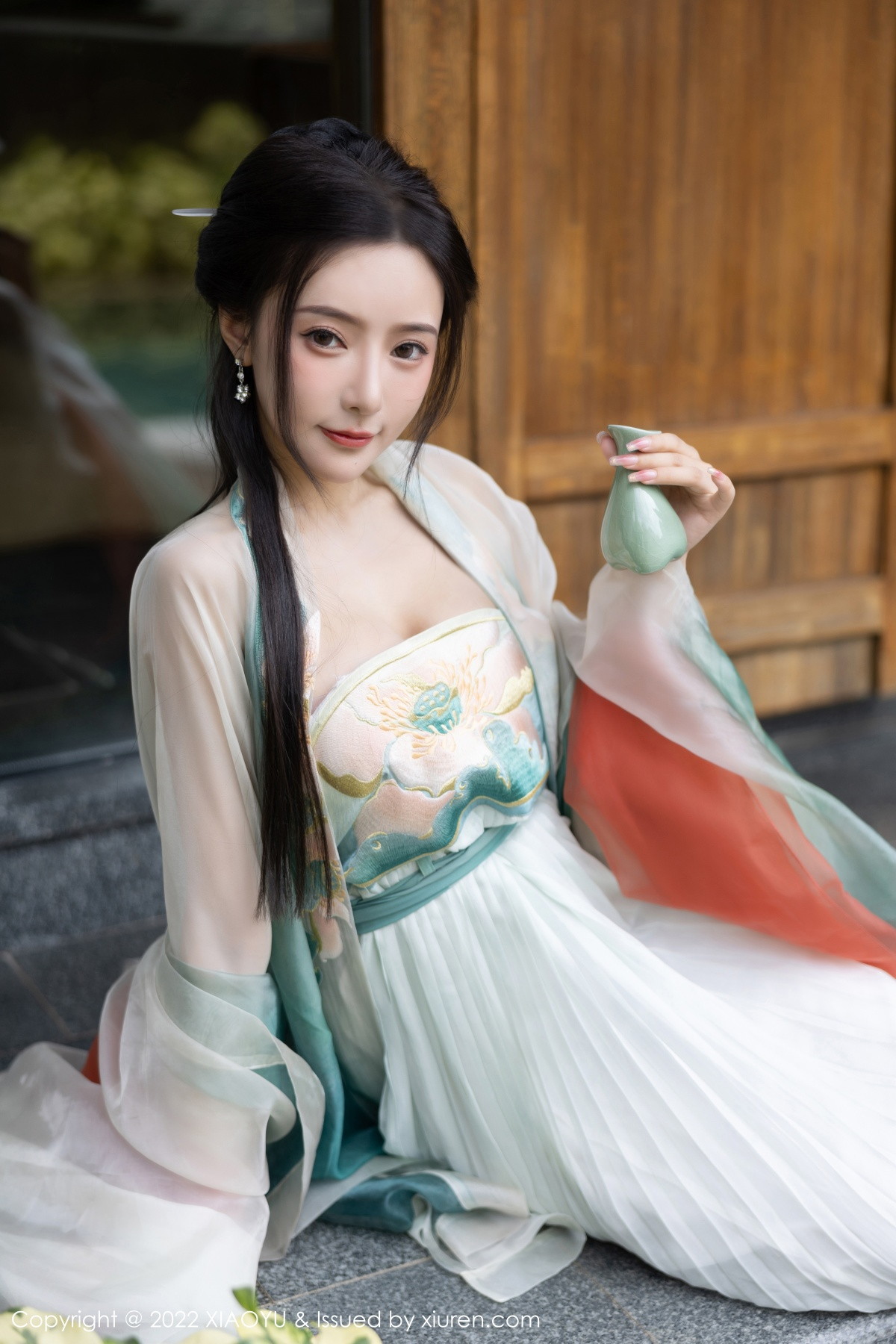 xgyw.top_[XiaoYu画语界]Vol.889_女神王馨瑶yanni杭州旅拍户外场景性感浅色古装服迷人诱惑写真92P