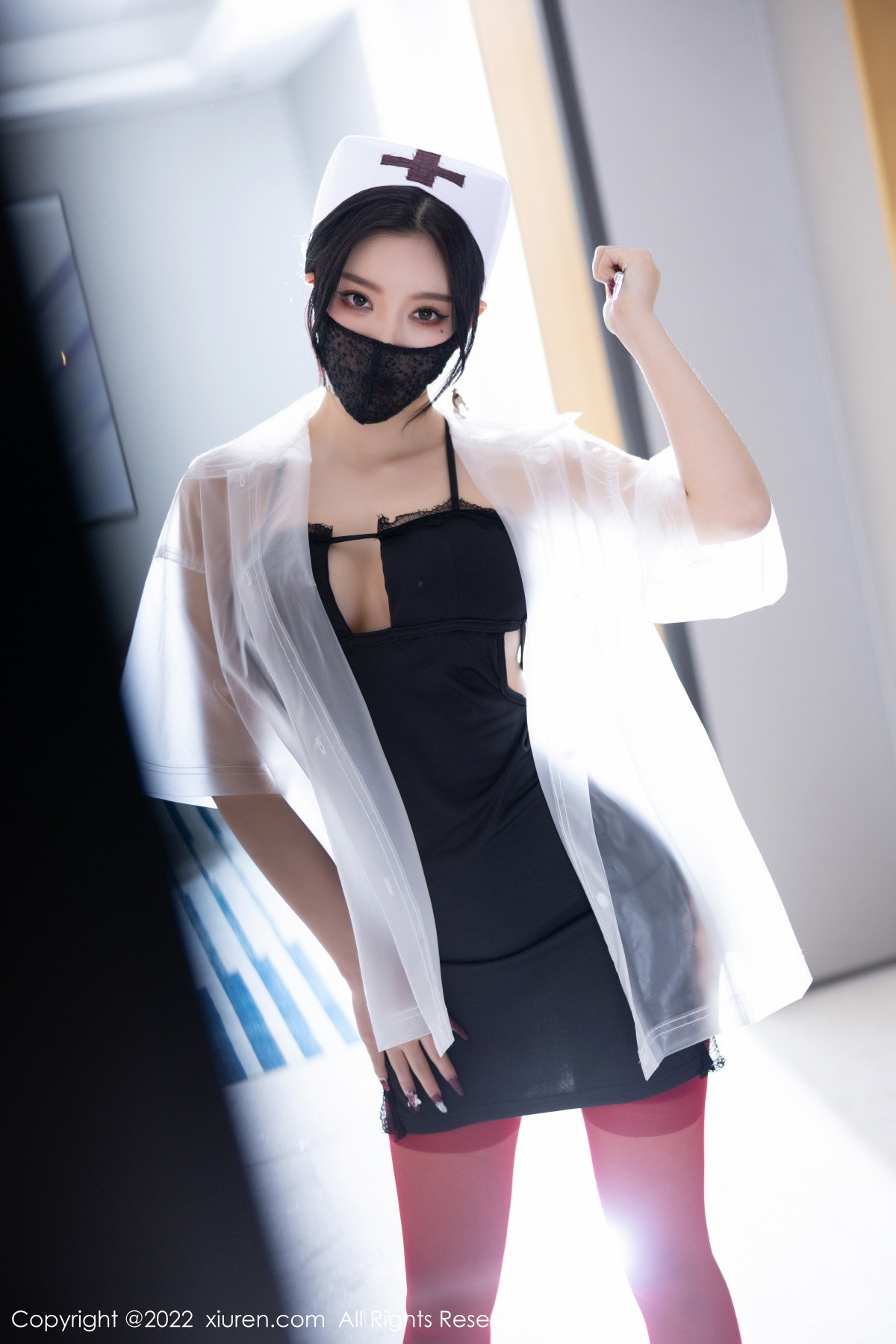 xgyw.top_XiuRen第5751期_女神杨晨晨Yome万圣节主题黑色吊带上衣配红丝袜完美诱惑写真90P