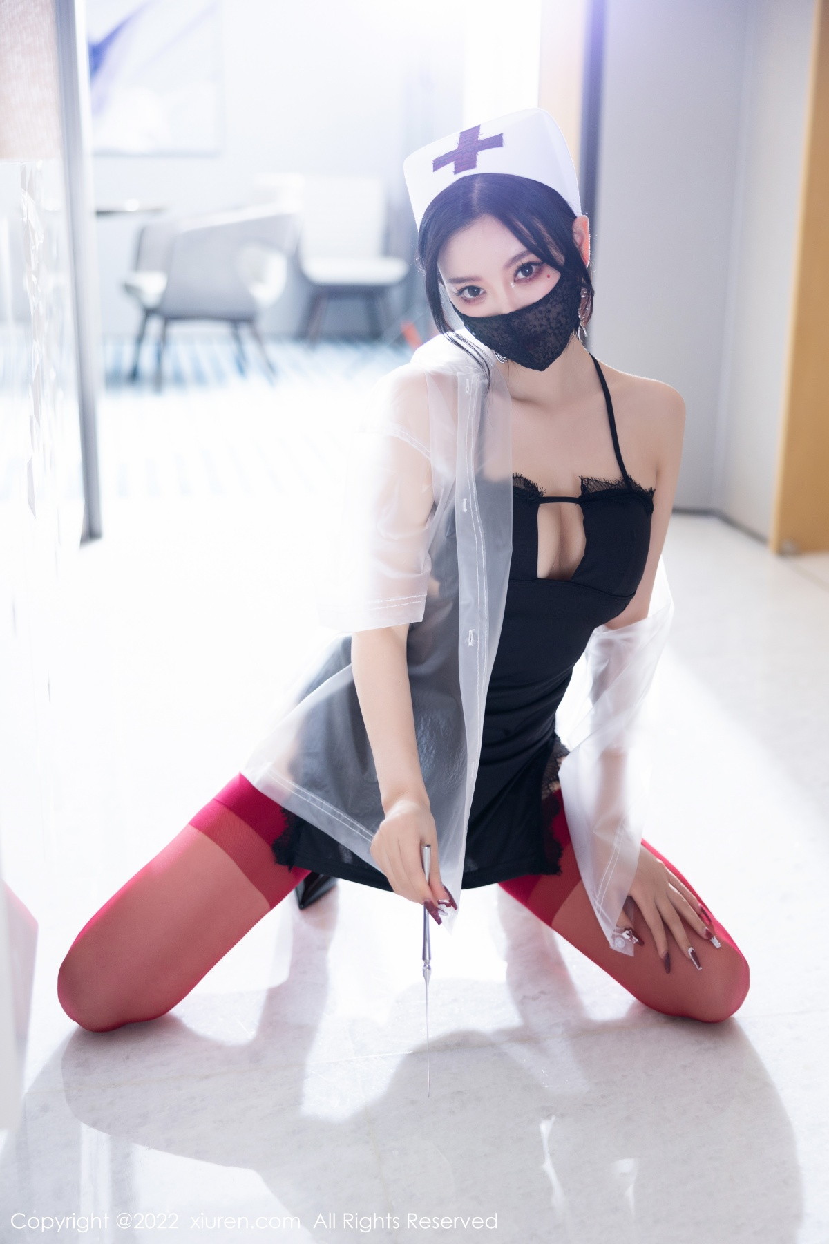 xgyw.top_XiuRen第5751期_女神杨晨晨Yome万圣节主题黑色吊带上衣配红丝袜完美诱惑写真90P