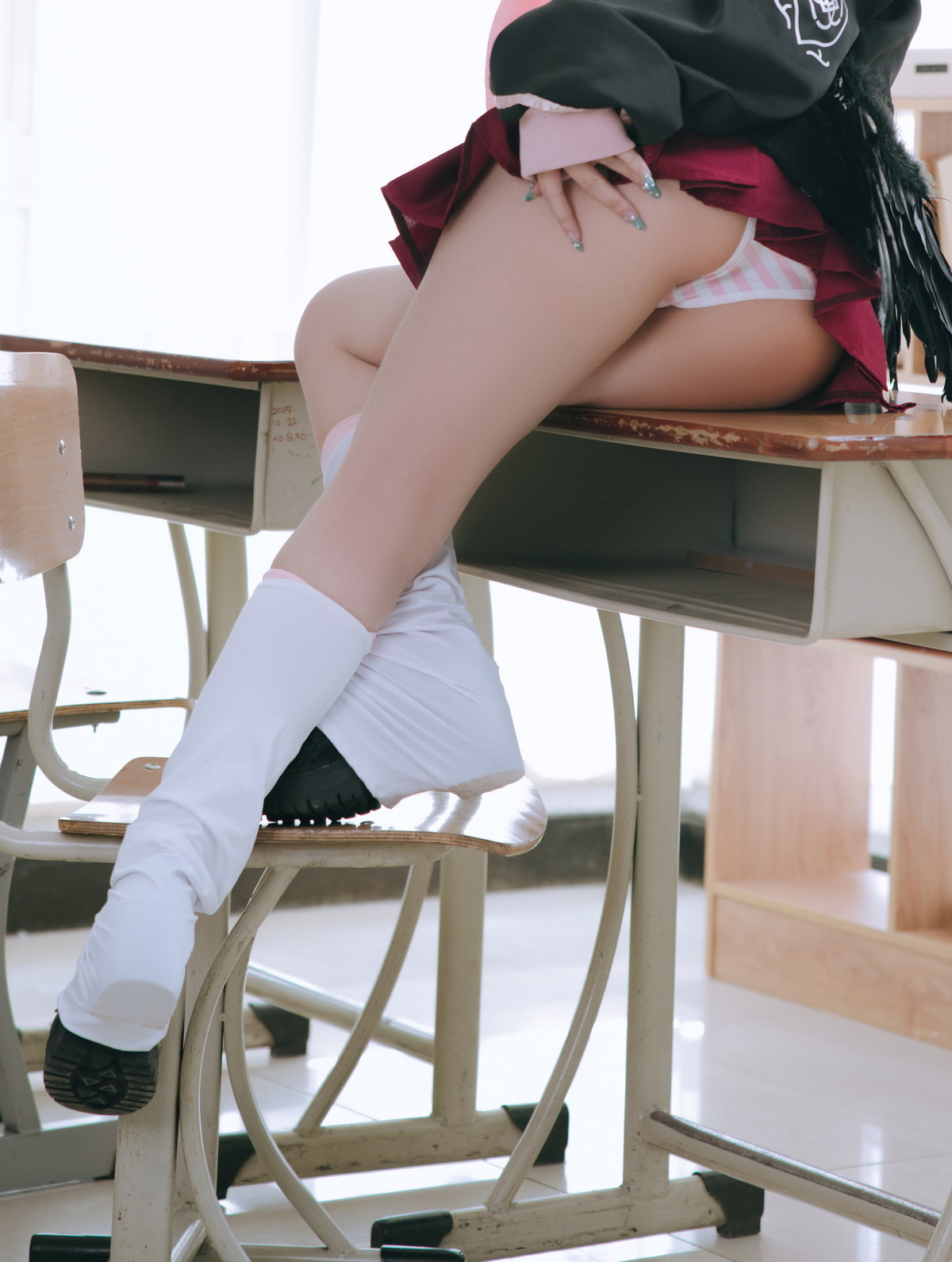 xgyw.top_Cosplay美女日奈娇下江小春主题室内脱性感学生制服露三点式内衣迷人诱惑写真149P