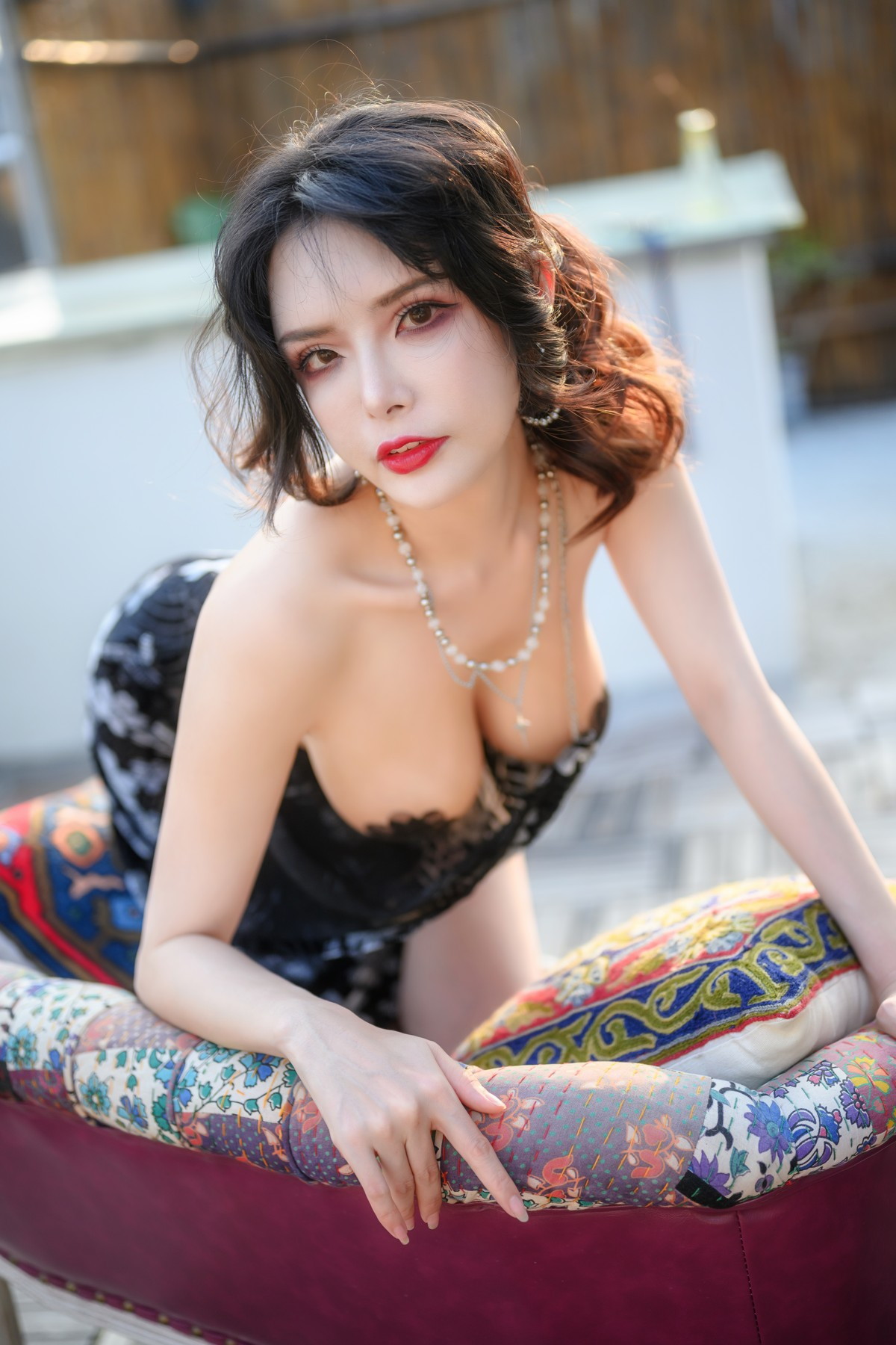 xgyw.top_嫩模秋和柯基(夏小秋秋秋)秋影主题户外脱性感黑色吊裙露豪乳遮点极致诱惑写真66P