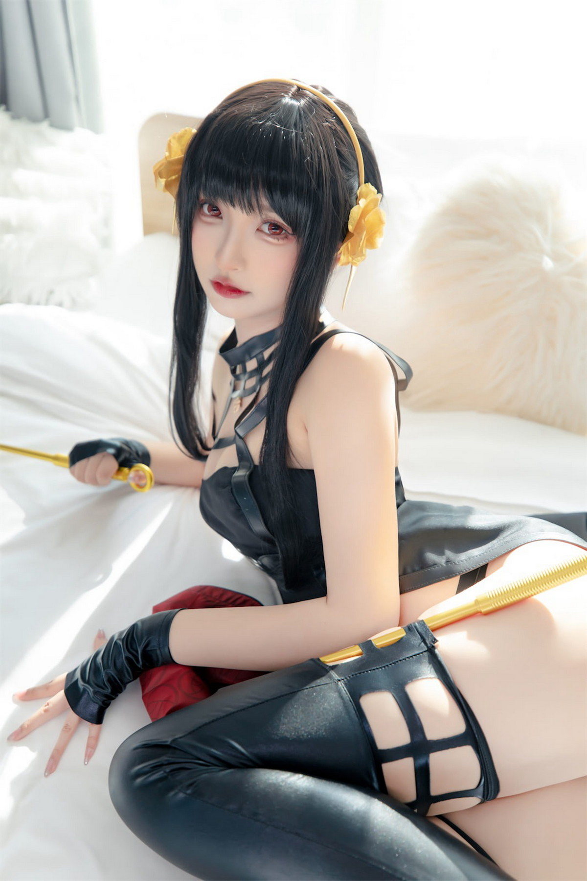 xgyw.top_萝莉美女神楽板真冬约尔太太主题性感黑色吊裙配皮质腿袜秀翘臀美腿诱惑写真75P