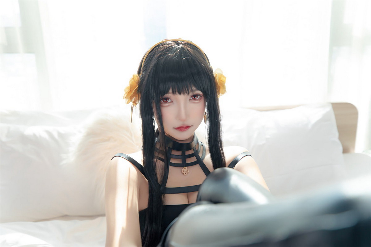 xgyw.top_萝莉美女神楽板真冬约尔太太主题性感黑色吊裙配皮质腿袜秀翘臀美腿诱惑写真75P