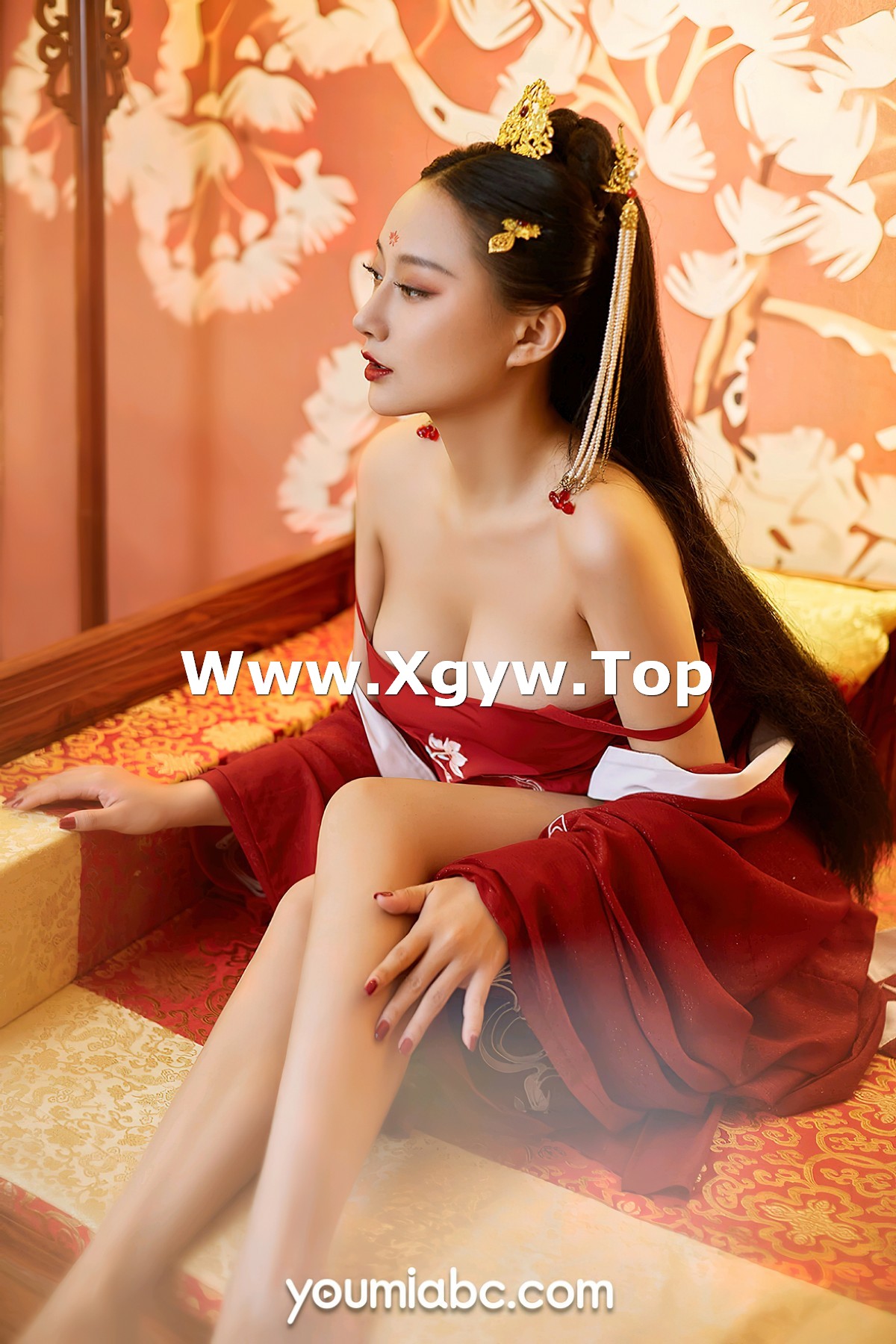 xgyw.top_[YouMi尤蜜]Vol.834_模特何嘉颖盛世红颜主题性感古典风红色吊裙半脱惹火诱惑写真32P