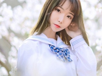 微博小小妹妹Fushii_海堂樱花树下主题户外白衬衫配格子短裙白丝袜秀美腿性感写真41P
